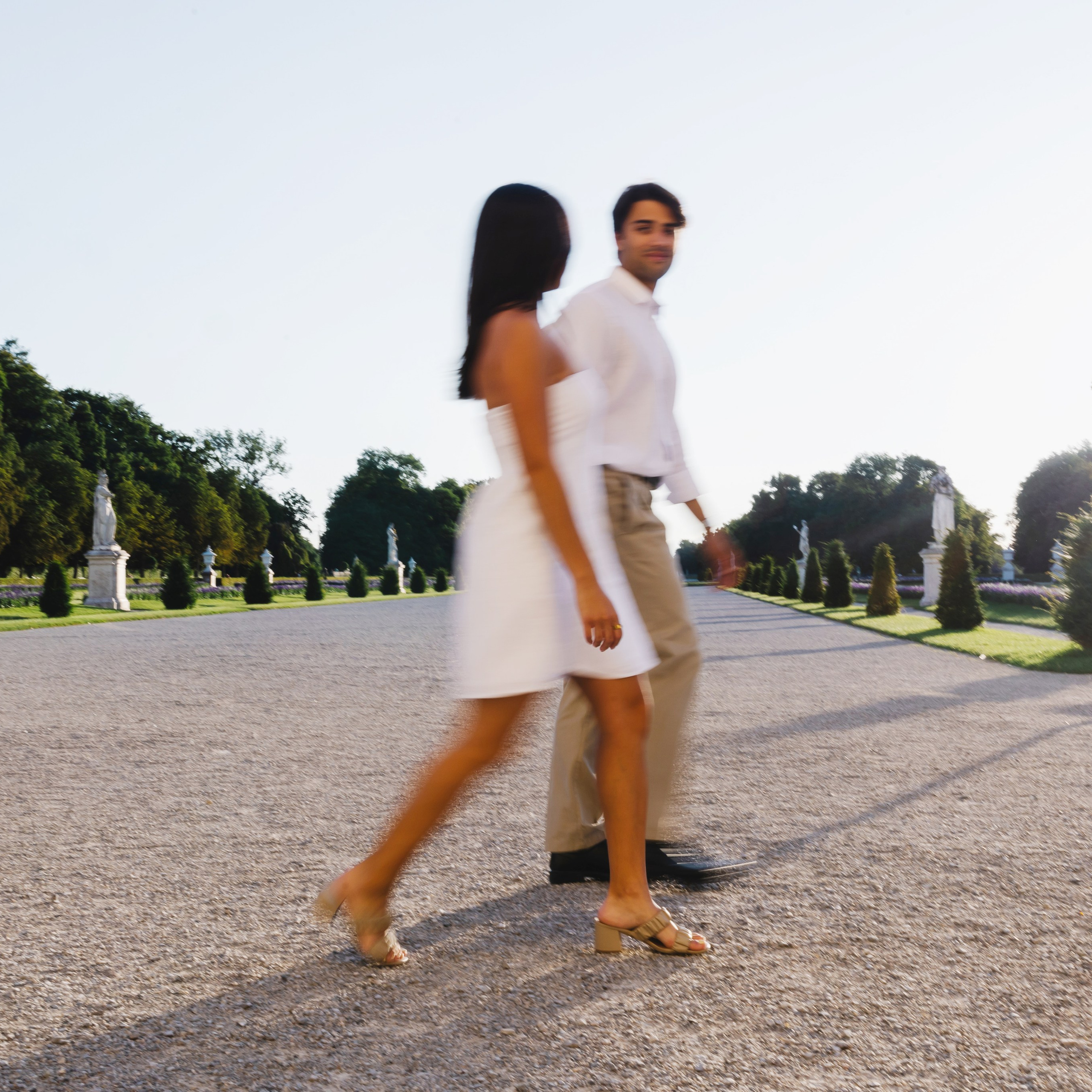 Verlobungsfotoshooting in München – romantische Paarfotos am Schloss Nymphenburg. Fotografin in München Dasha Antipina