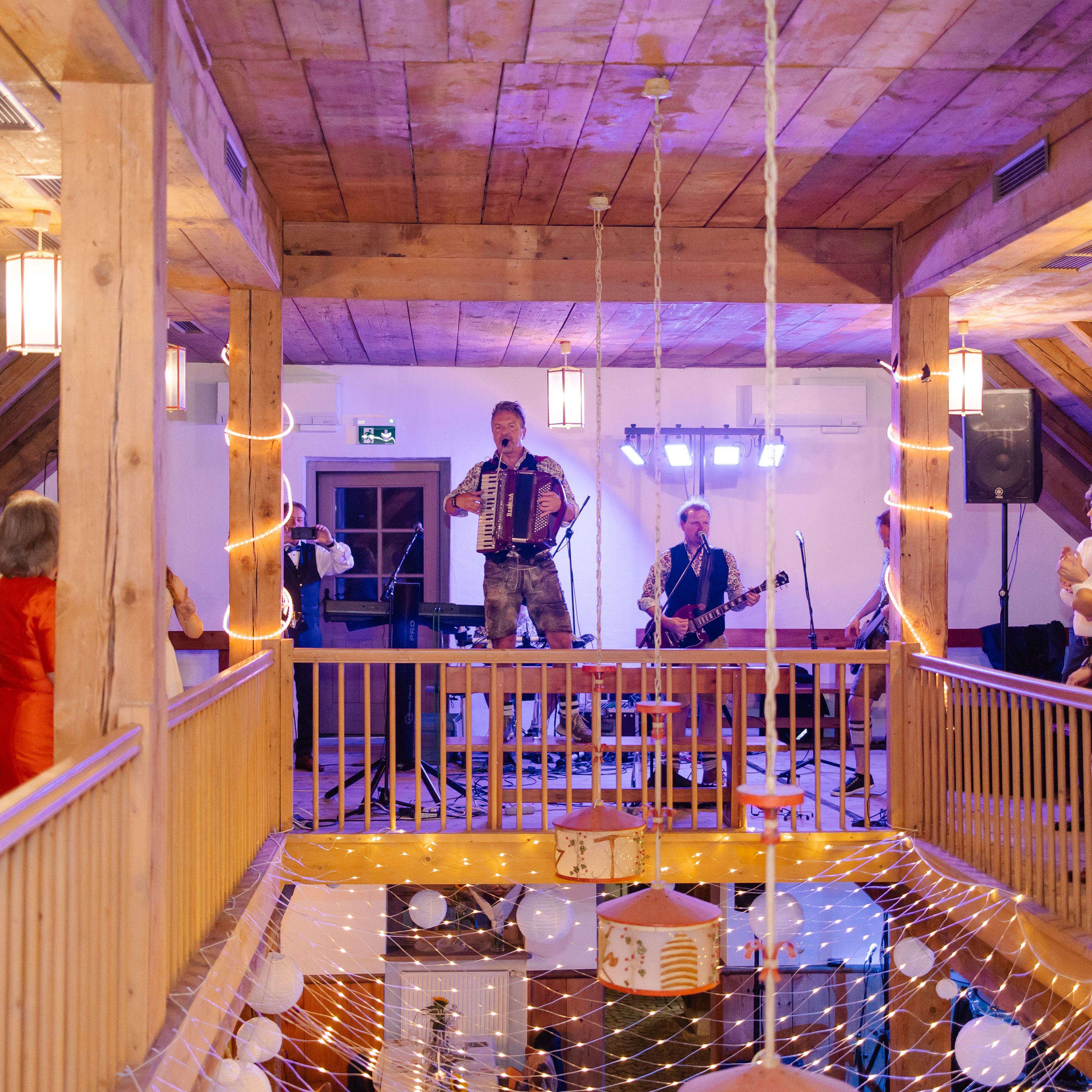 Hochzeitsfotograf München, Ismaning, Unterföhring – Kirchliche Trauung. Fotografin in München Dasha Antipina