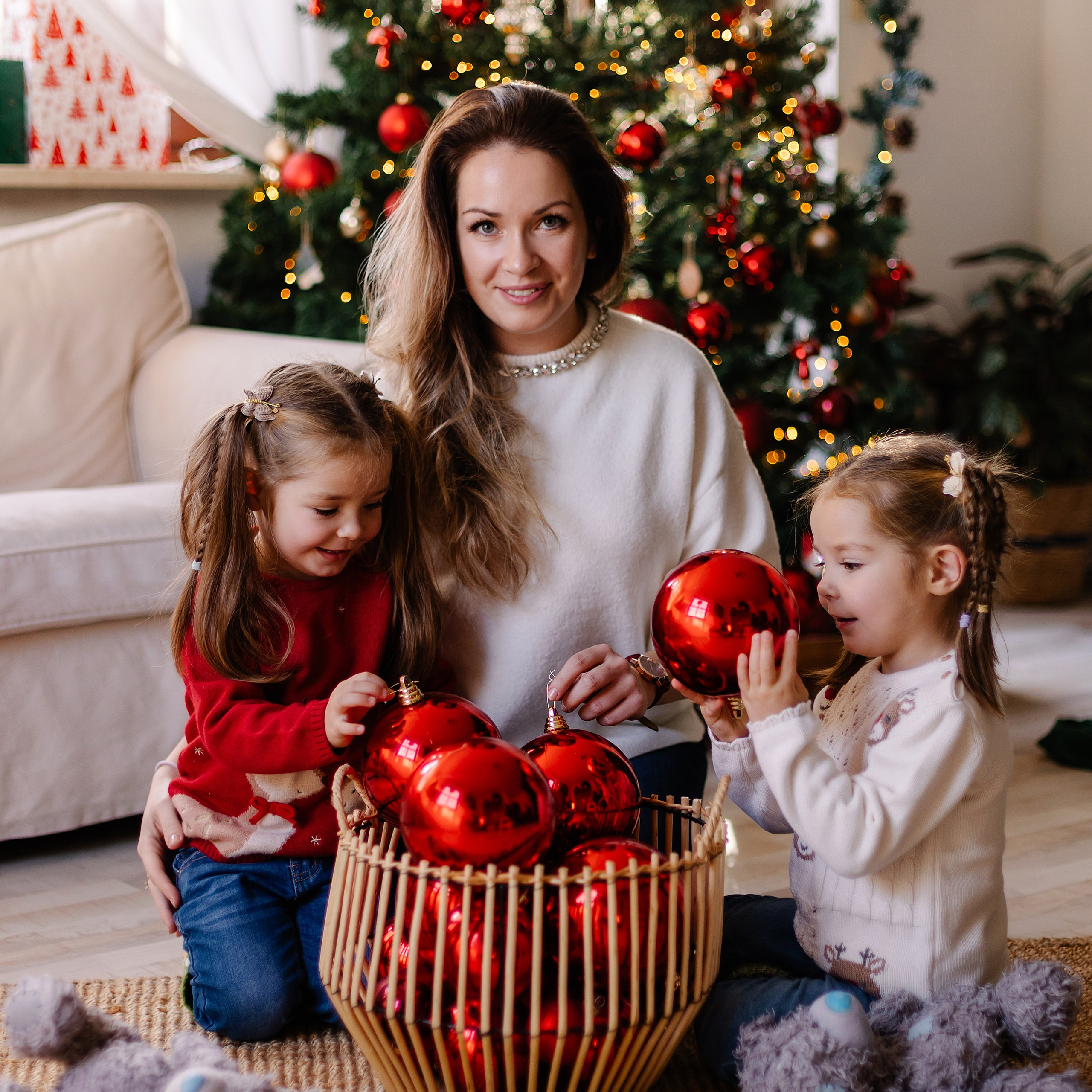 Weihnachtsminis 2024. Eine schöne Familie. Fotografin in München Dasha Antipina