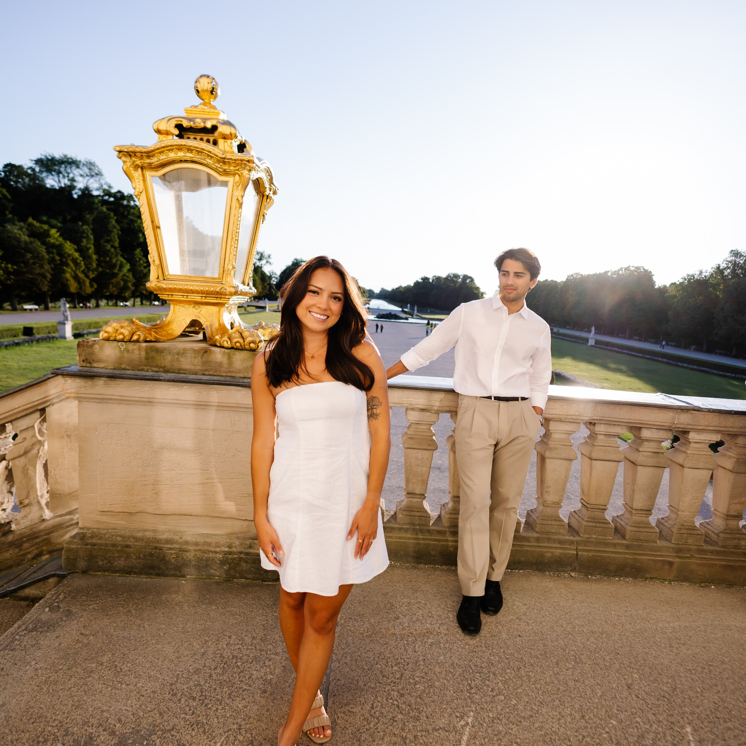 Verlobungsfotoshooting in München – romantische Paarfotos am Schloss Nymphenburg. Fotografin in München Dasha Antipina