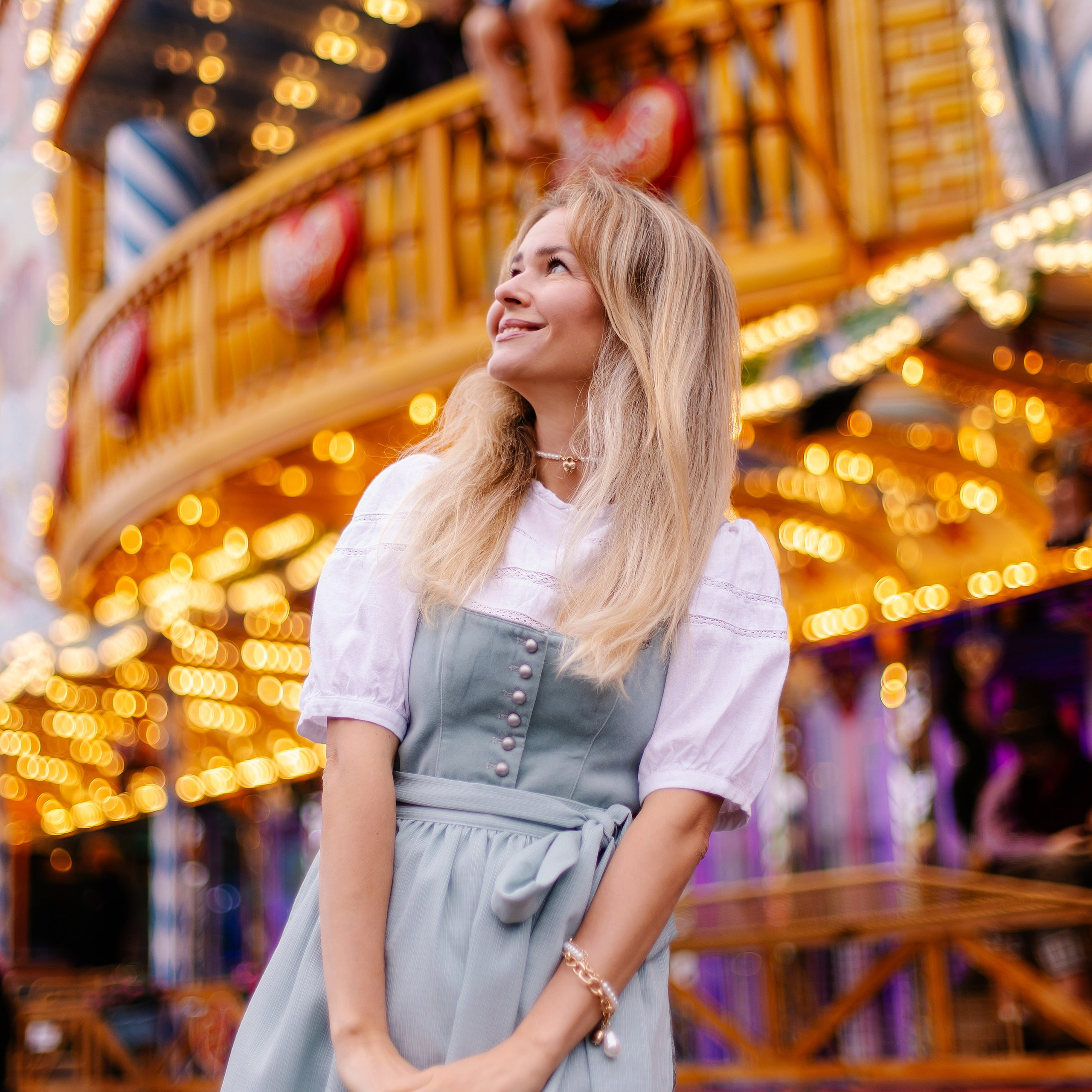 Wiesnprinzessin Fotoshooting – Romantische Fotos auf dem Oktoberfest in München. Fotografin in München Dasha Antipina