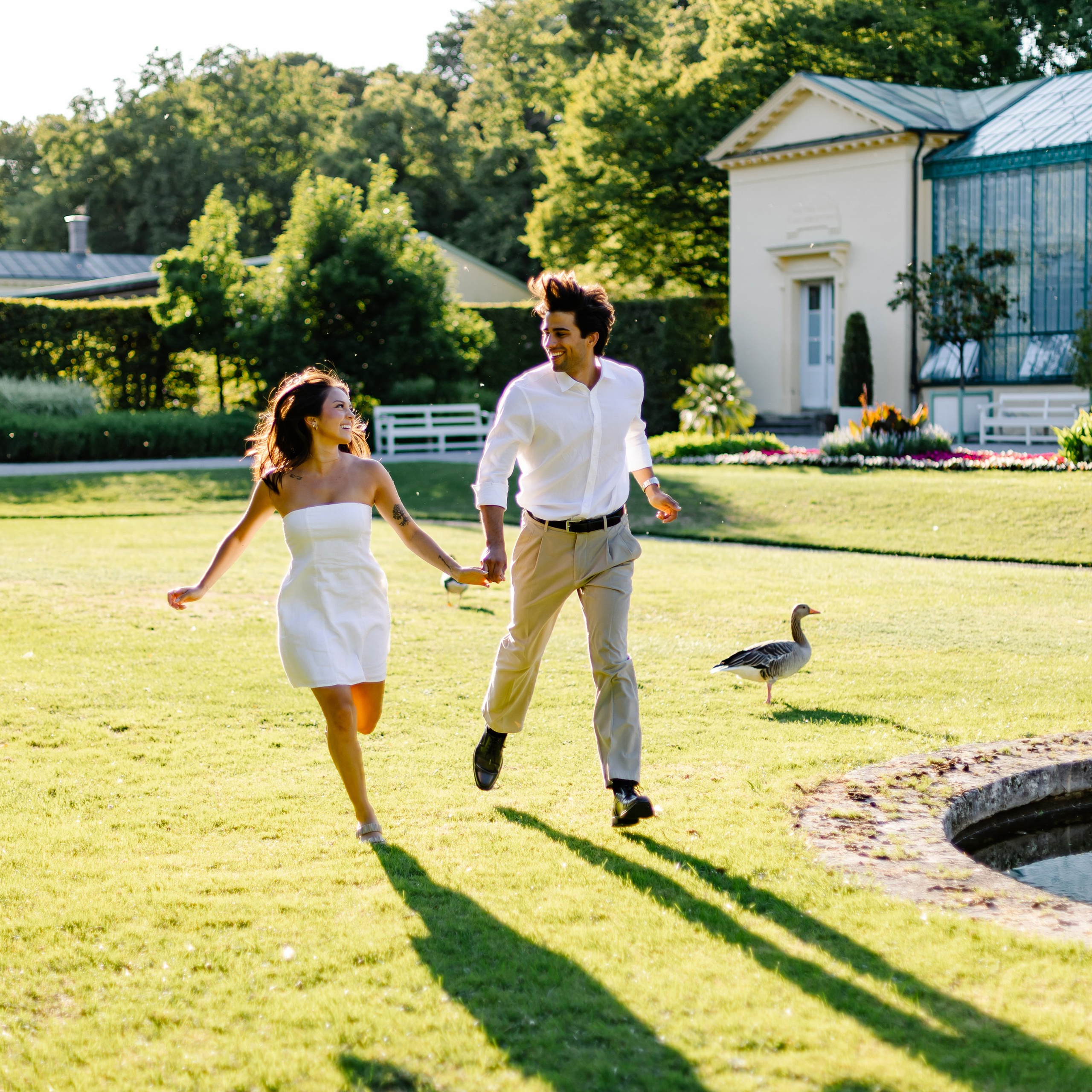 Verlobungsfotoshooting in München – romantische Paarfotos am Schloss Nymphenburg. Fotografin in München Dasha Antipina