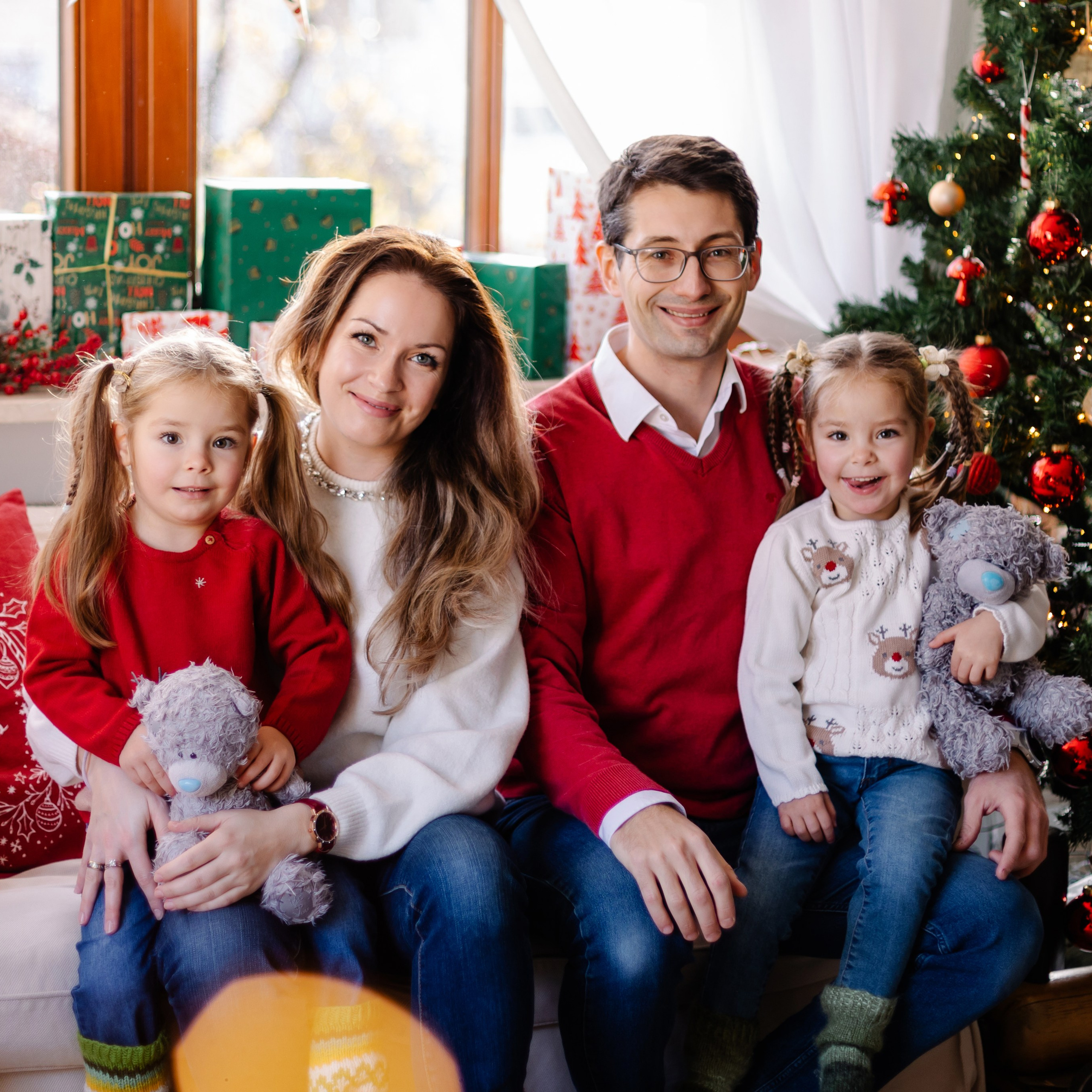 Weihnachtsminis 2024. Eine schöne Familie. Fotografin in München Dasha Antipina