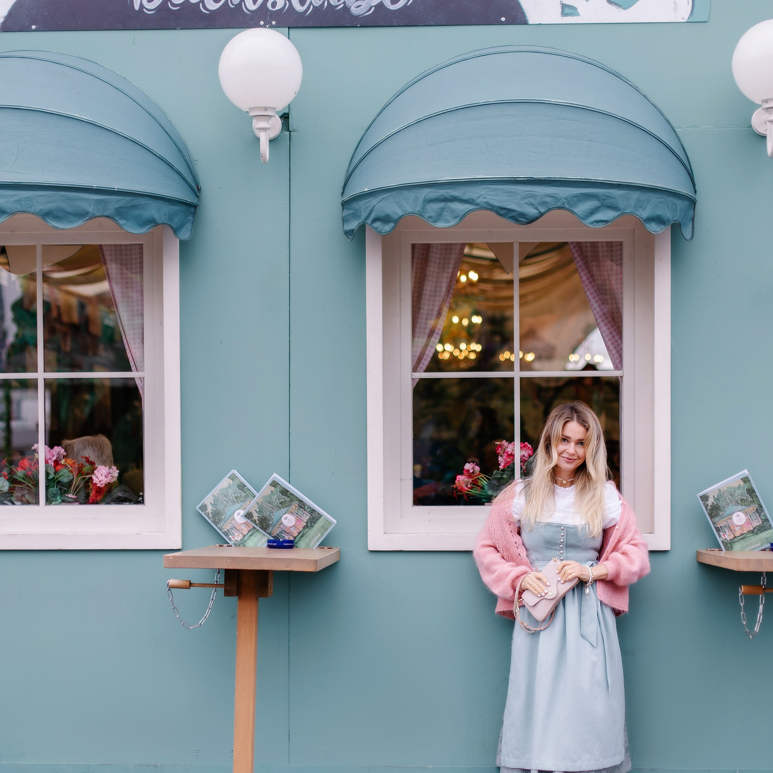 Wiesnprinzessin Fotoshooting – Romantische Fotos auf dem Oktoberfest in München. Fotografin in München Dasha Antipina