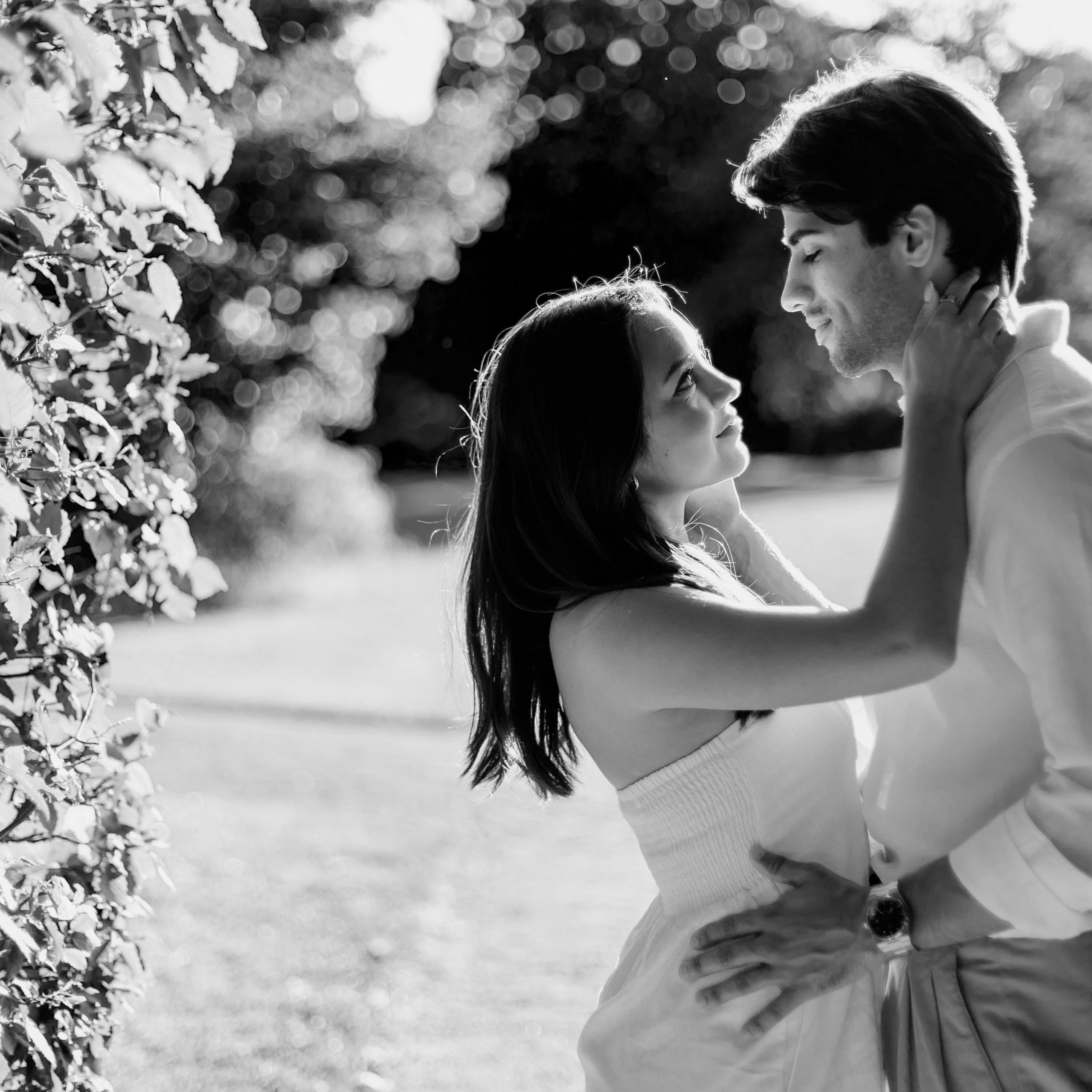 Verlobungsfotoshooting in München – romantische Paarfotos am Schloss Nymphenburg. Fotografin in München Dasha Antipina