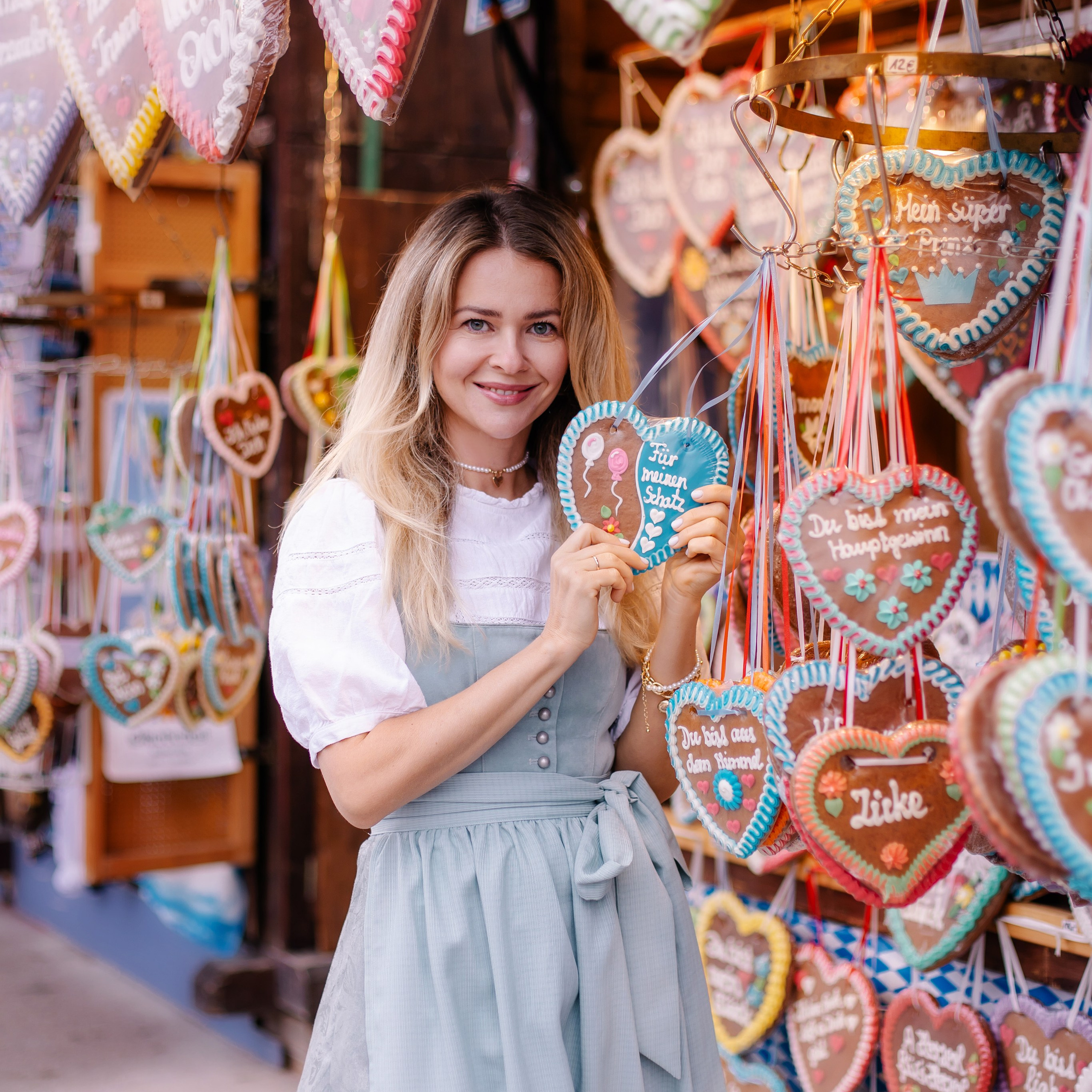 Wiesnprinzessin Fotoshooting – Romantische Fotos auf dem Oktoberfest in München. Fotografin in München Dasha Antipina