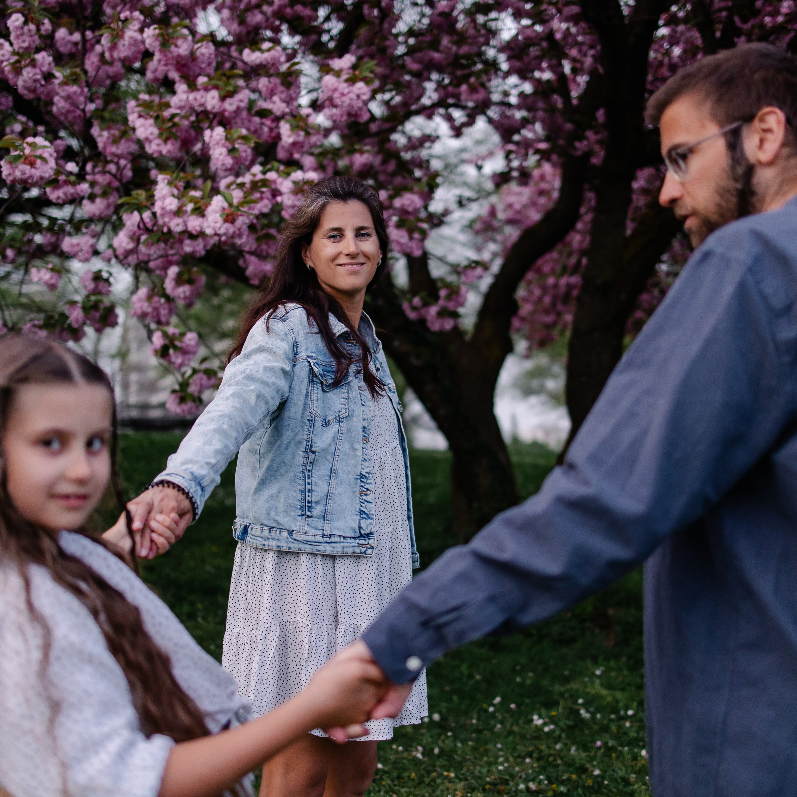 Семейная фотосессия в Мюнхене. Фотосессия в сакуре. Семейный фотограф в Мюнхене Даша Антипина