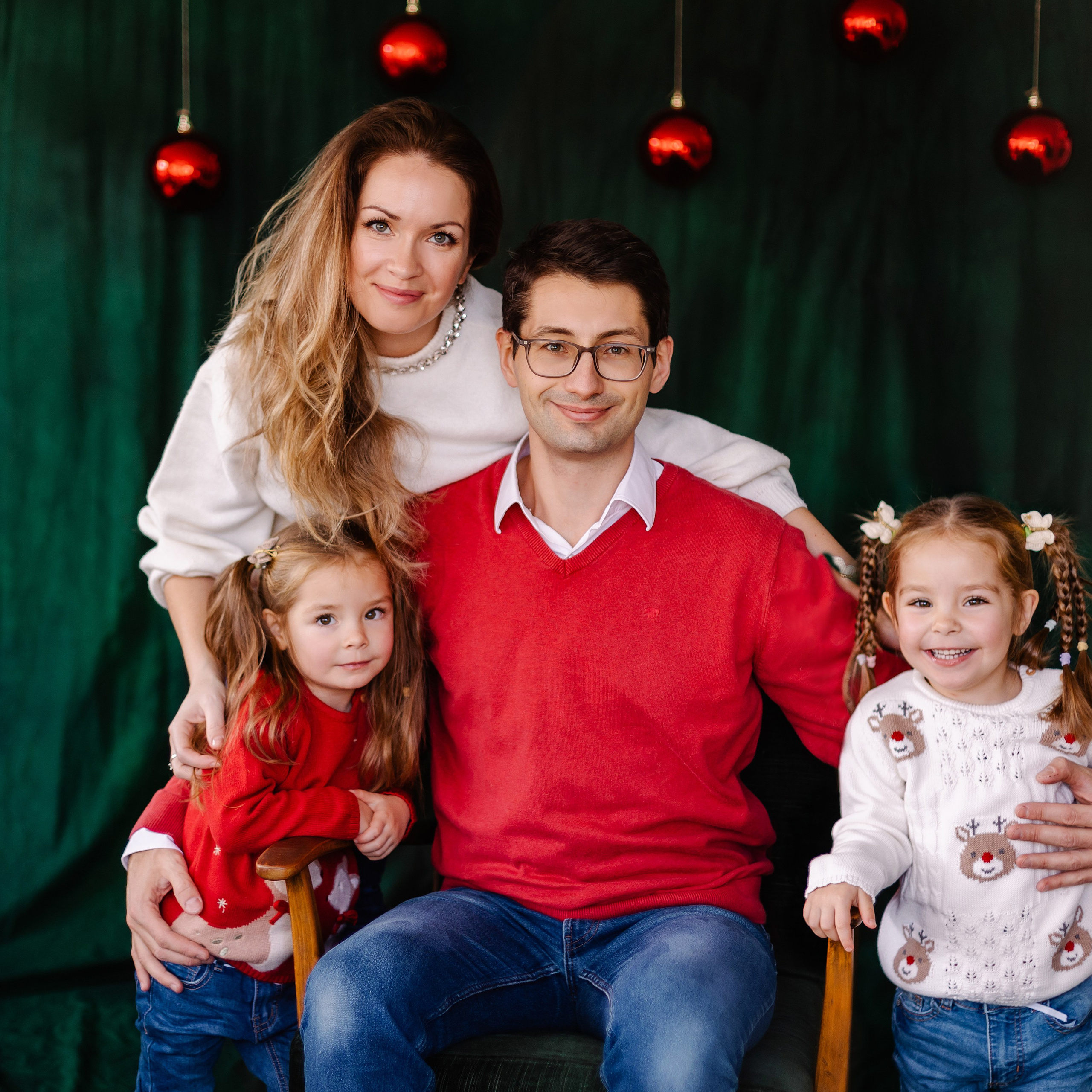Weihnachtsminis 2024. Eine schöne Familie. Fotografin in München Dasha Antipina