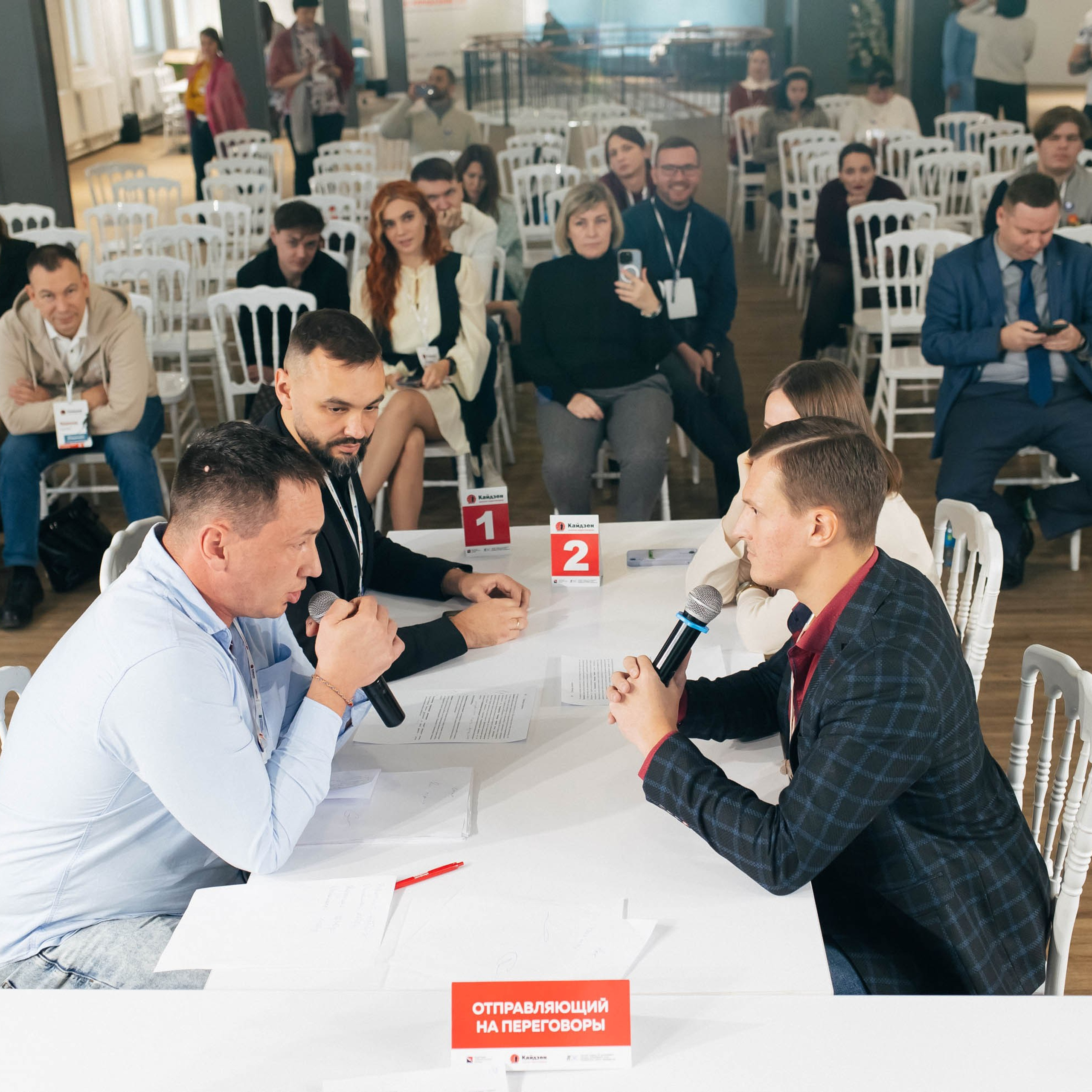 профессиональный репортажный фотограф на мастер-класс и деловой бизнес-круглый стол