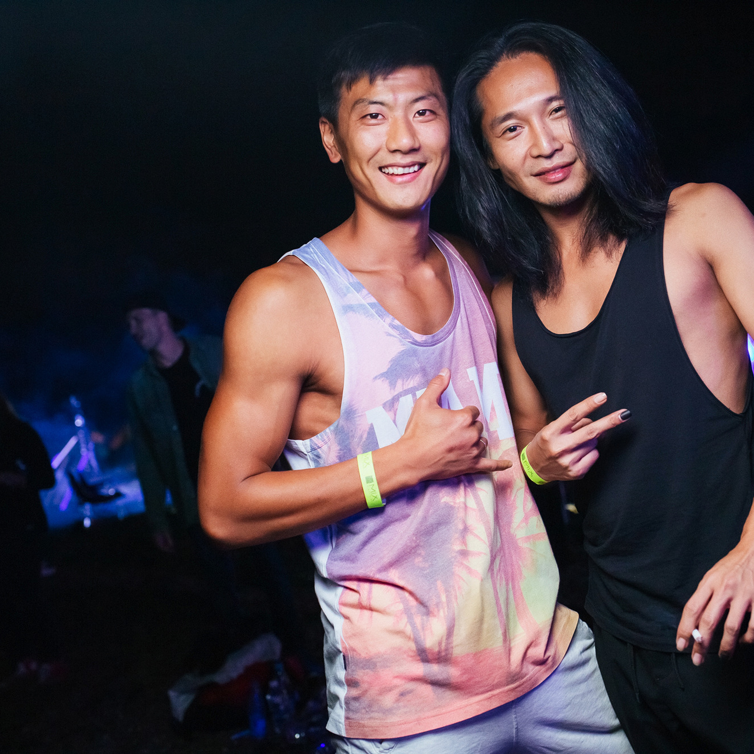 Вечеринки в разных клубах и на пляже