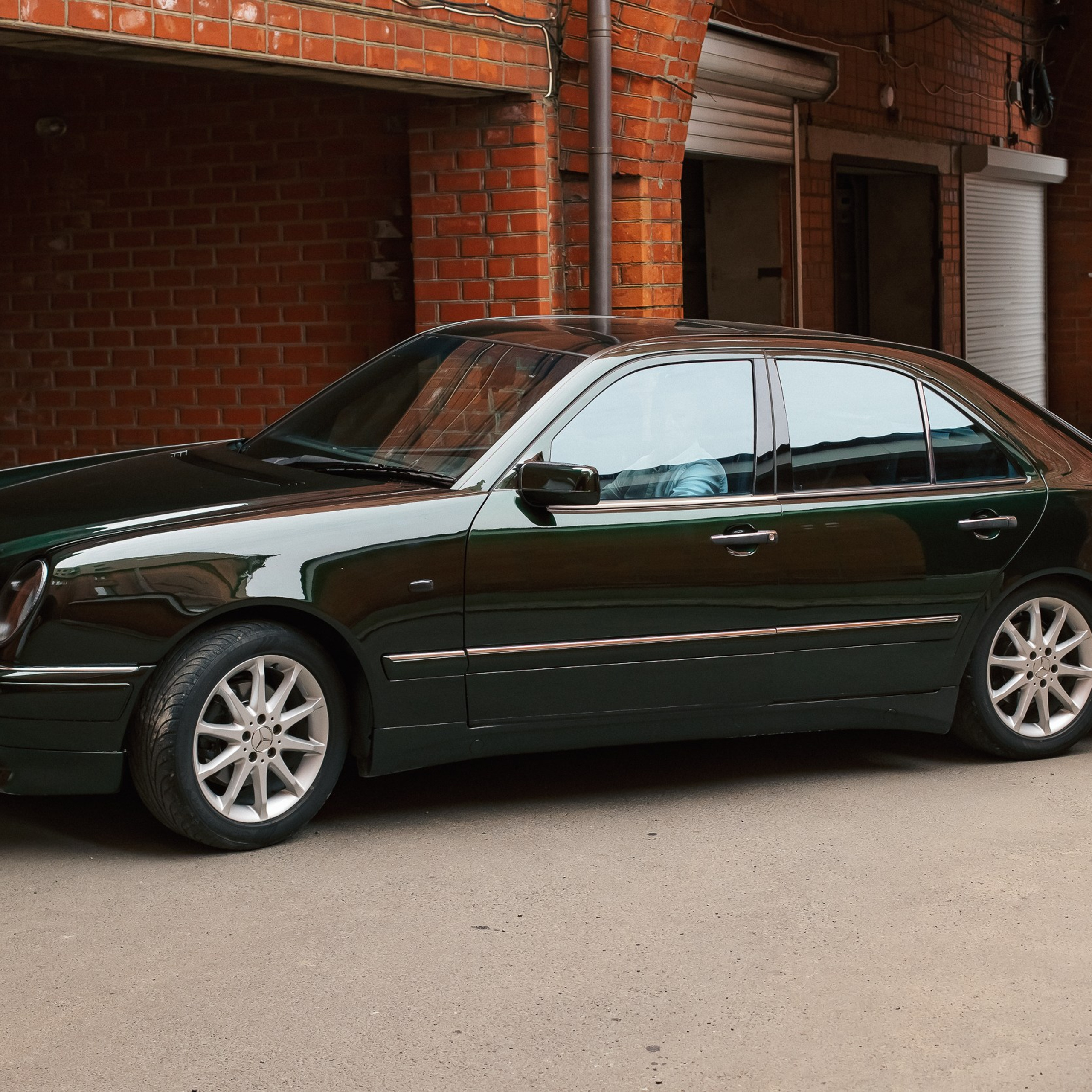 Ваня и мерседес, фото сделанно для продажи. продал машину за неделю