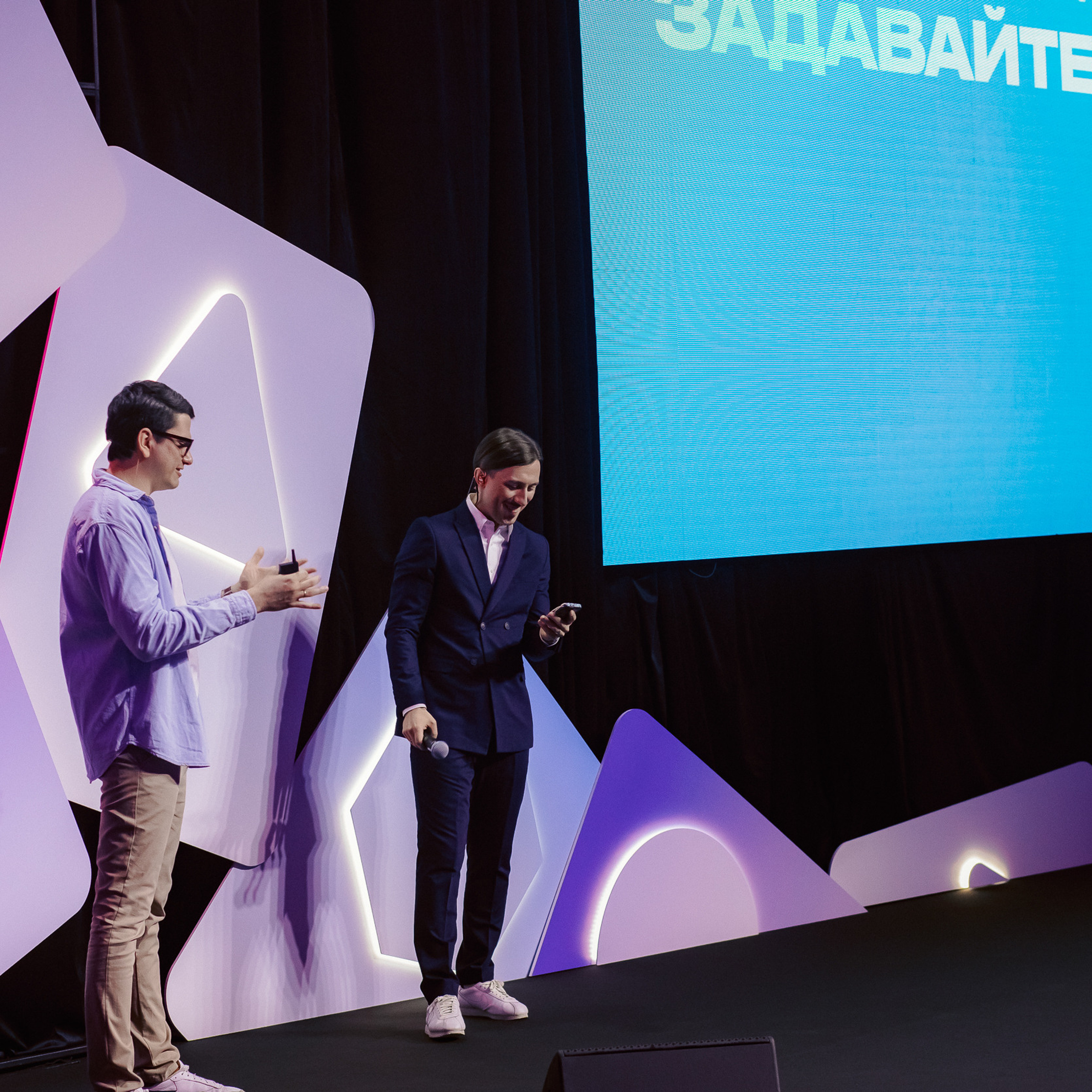 профессиональный репортажный фотограф на мастер-класс и деловой бизнес-круглый стол Владивосток