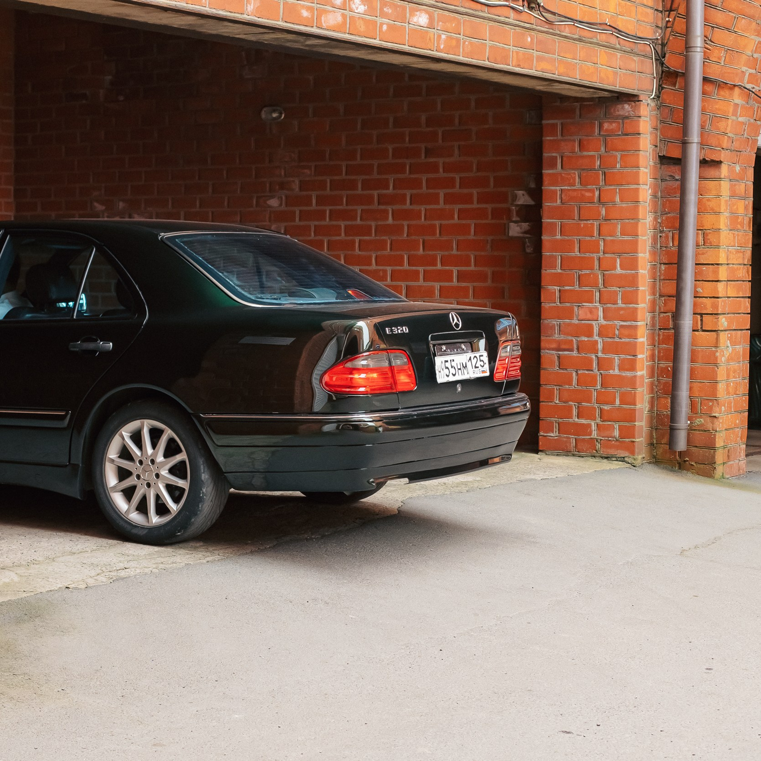 Ваня и мерседес, фото сделанно для продажи. продал машину за неделю