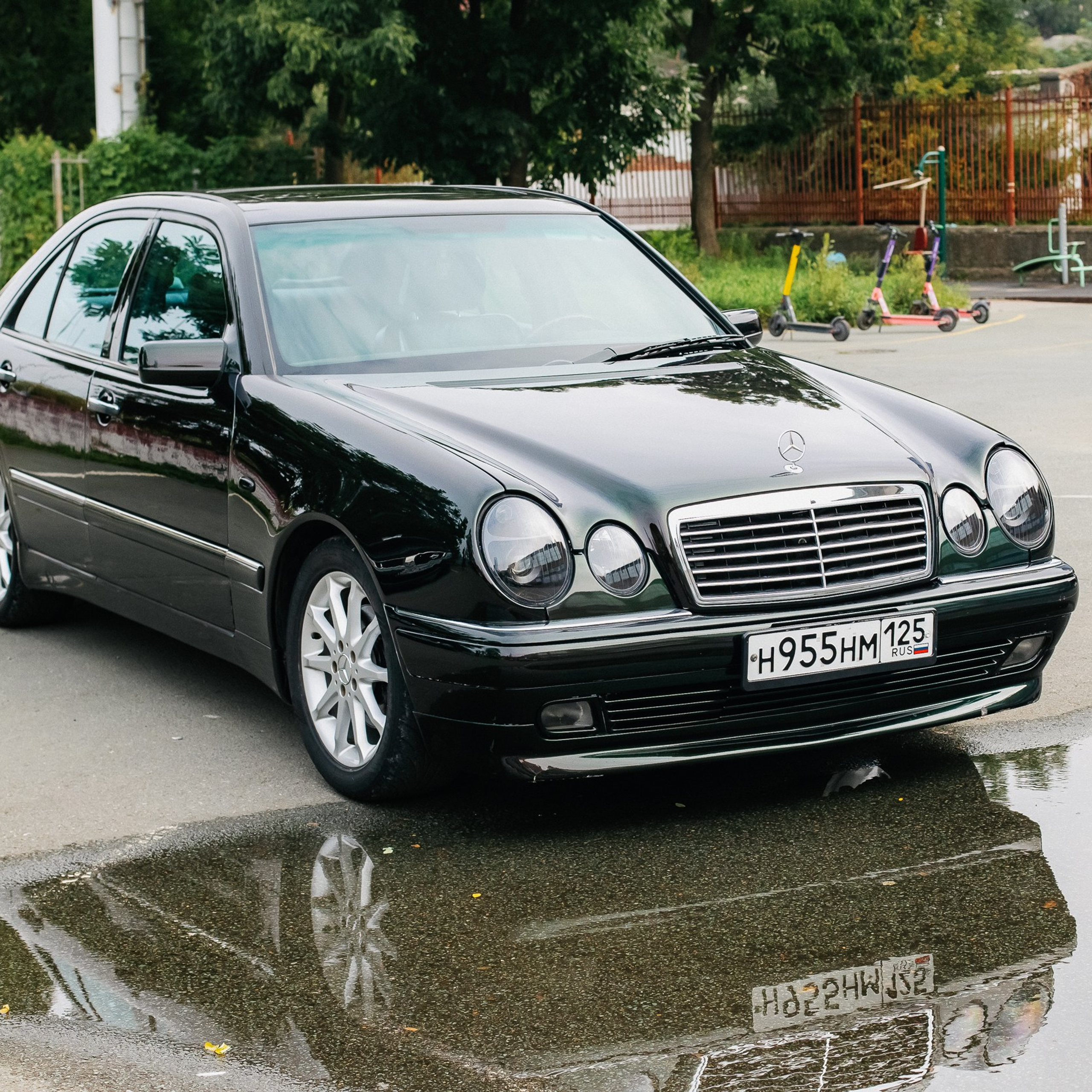 Ваня и мерседес, фото сделанно для продажи. продал машину за неделю