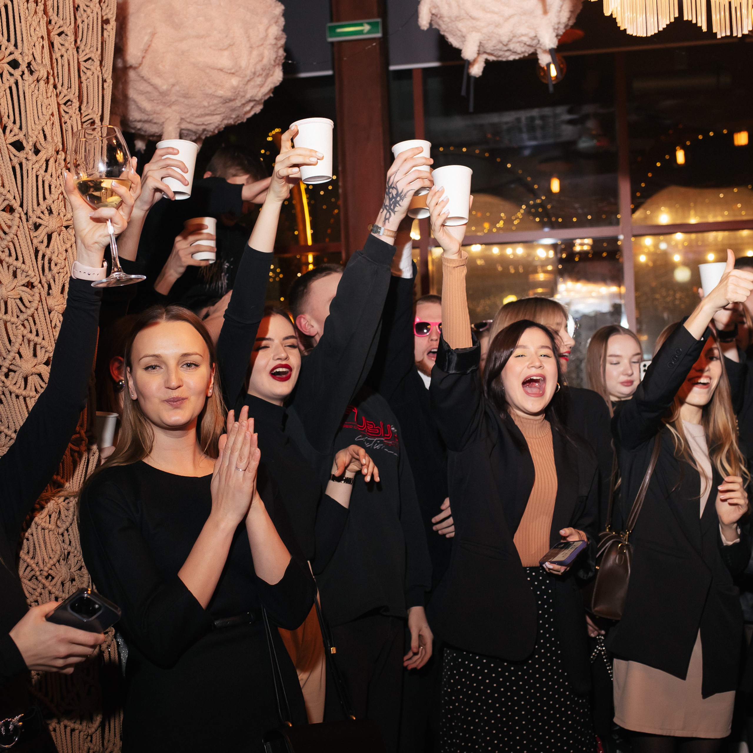 заказать Репортажный фотограф в ресторане 