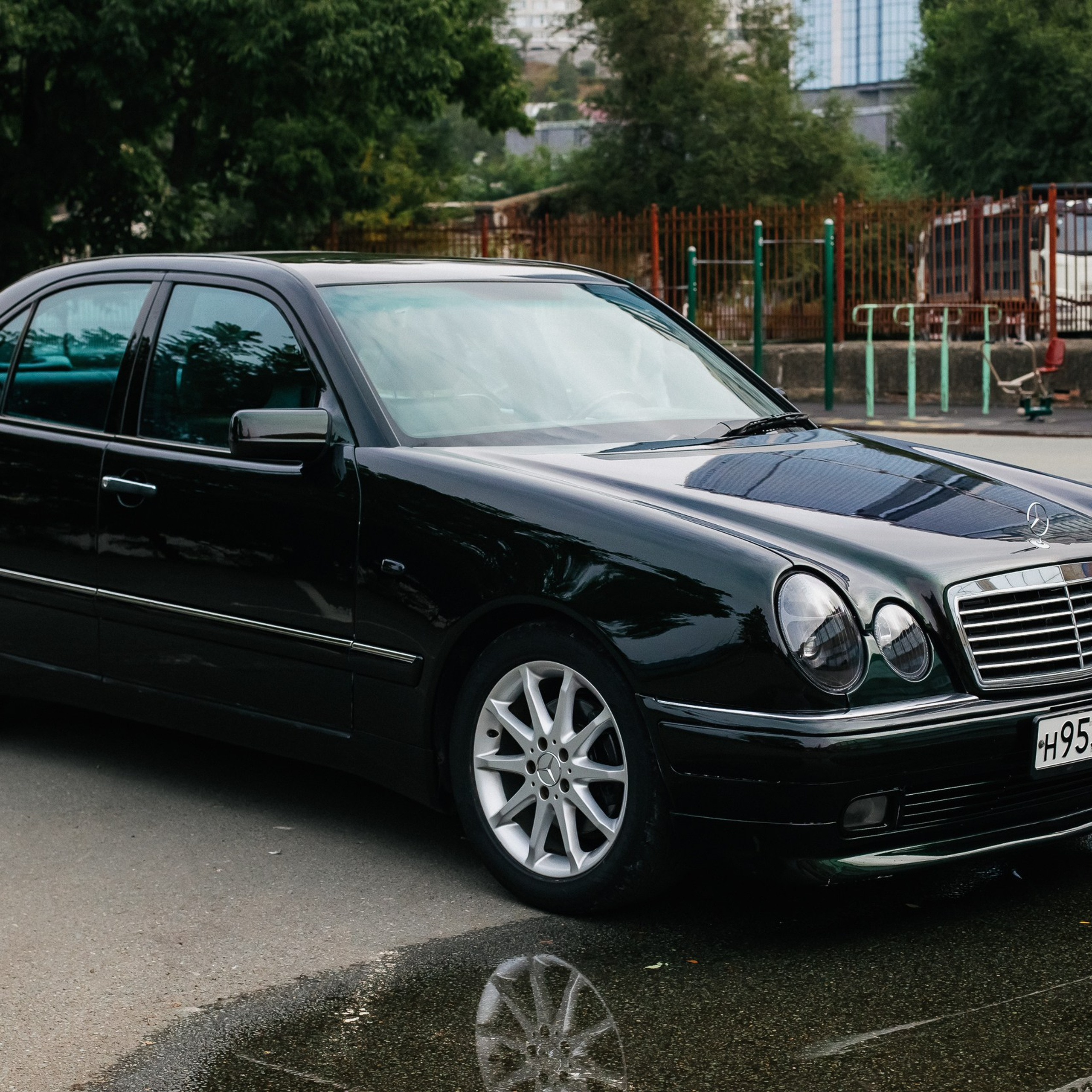 Ваня и мерседес, фото сделанно для продажи. продал машину за неделю