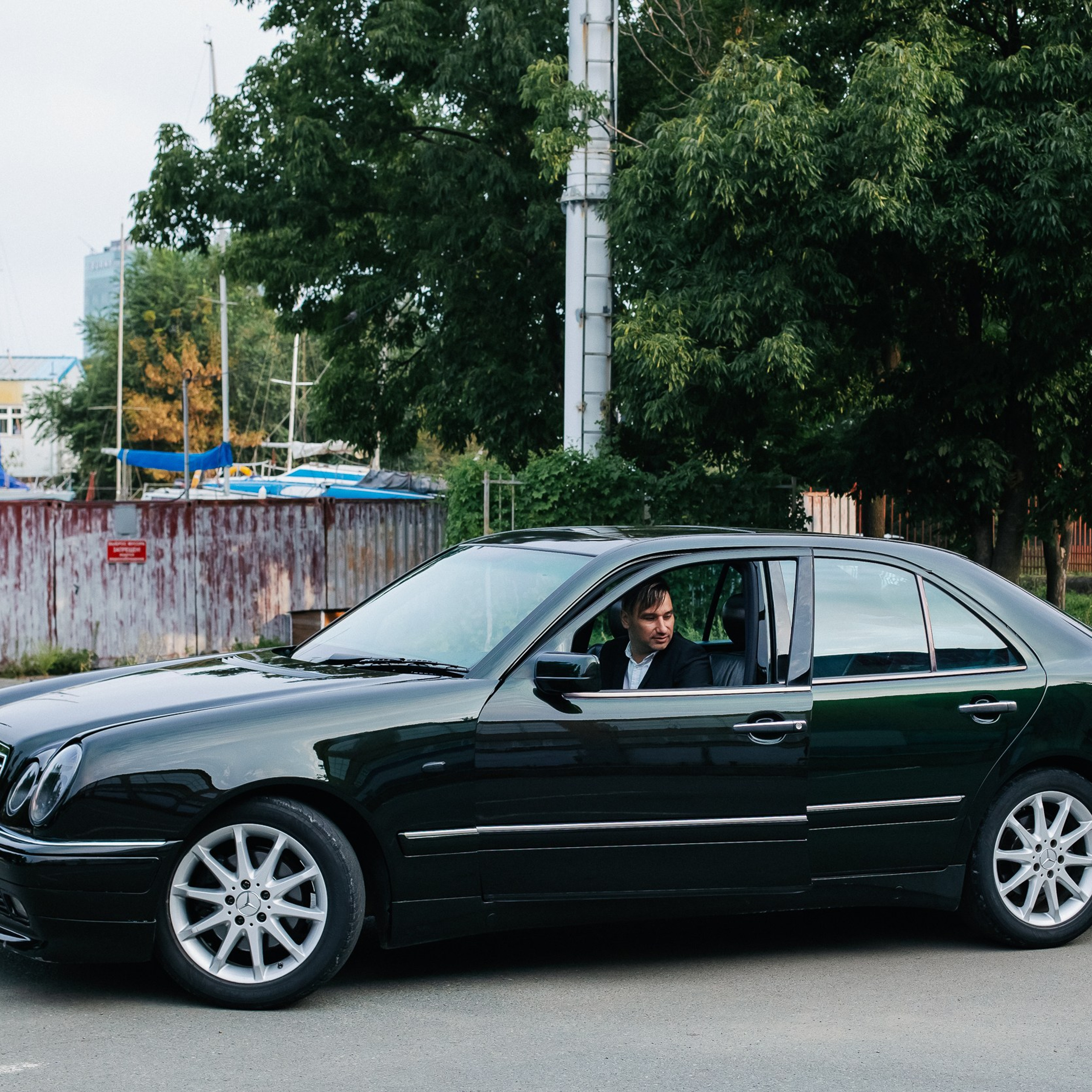 Ваня и мерседес, фото сделанно для продажи. продал машину за неделю