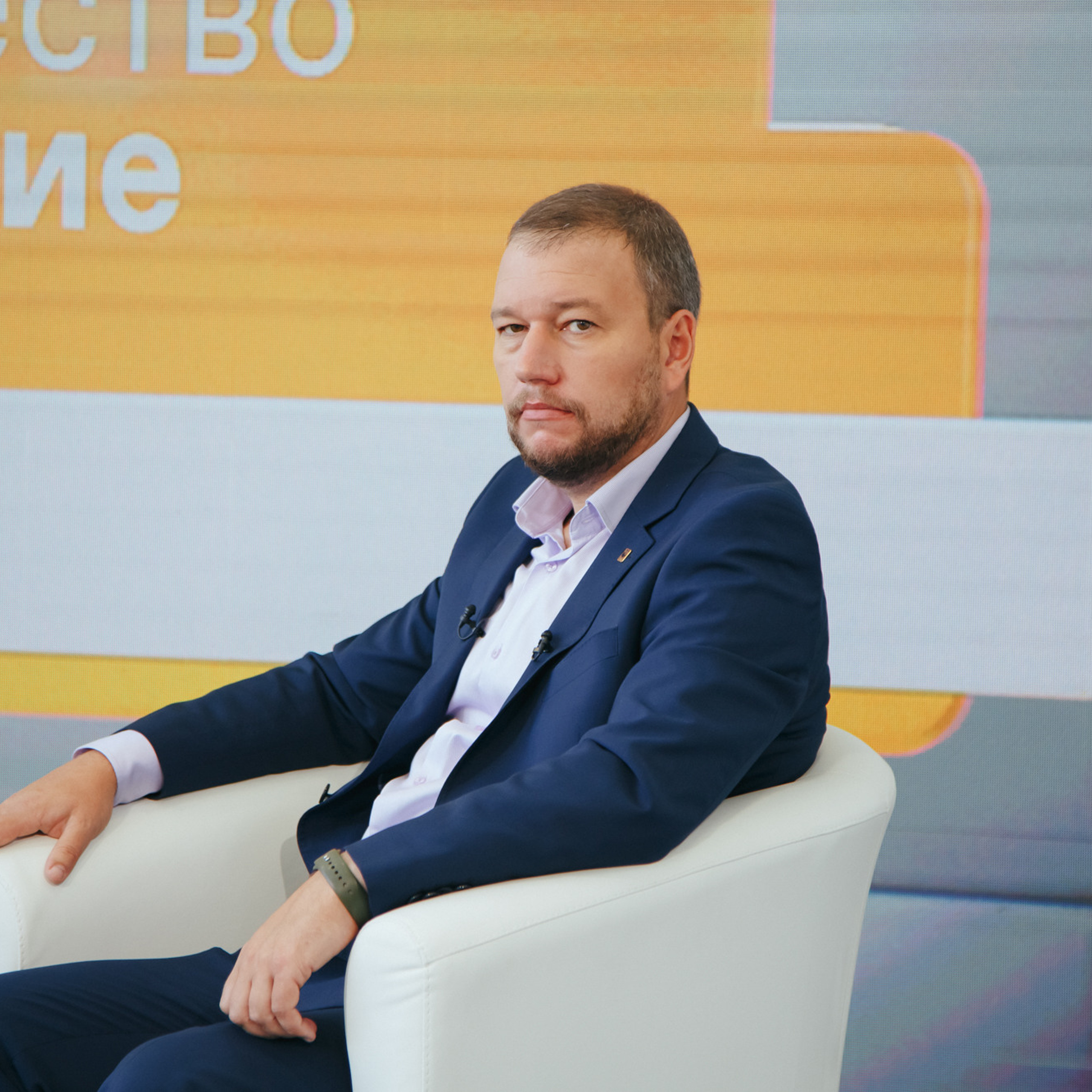 профессиональный репортажный фотограф на пресс-конференцию и бизнес-форум