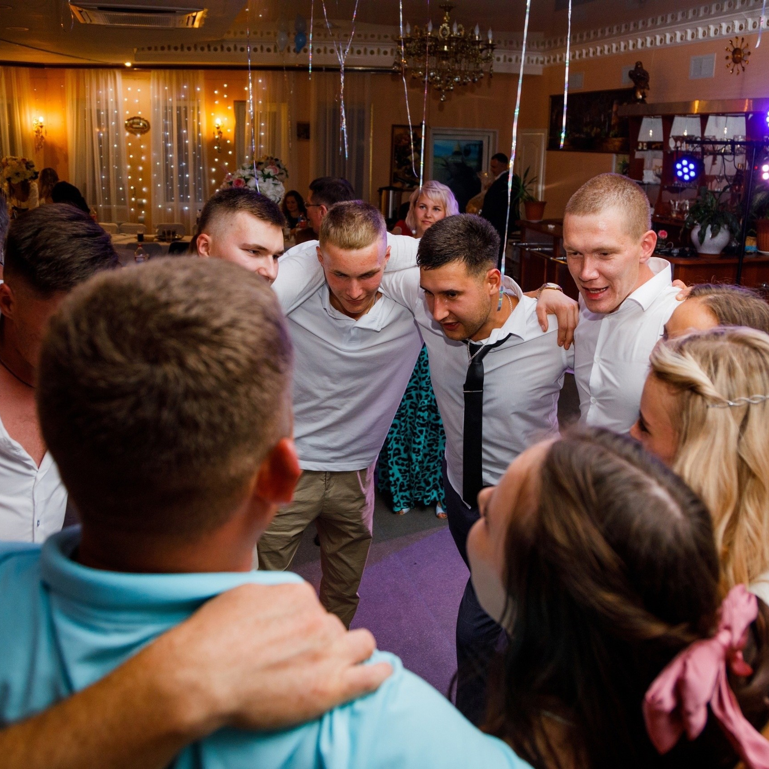 Свадебная дискотека в динамичных фотографиях. Дима Никитин свадебный и семейный фотограф в Ижевске и Удмуртии с 2007 года