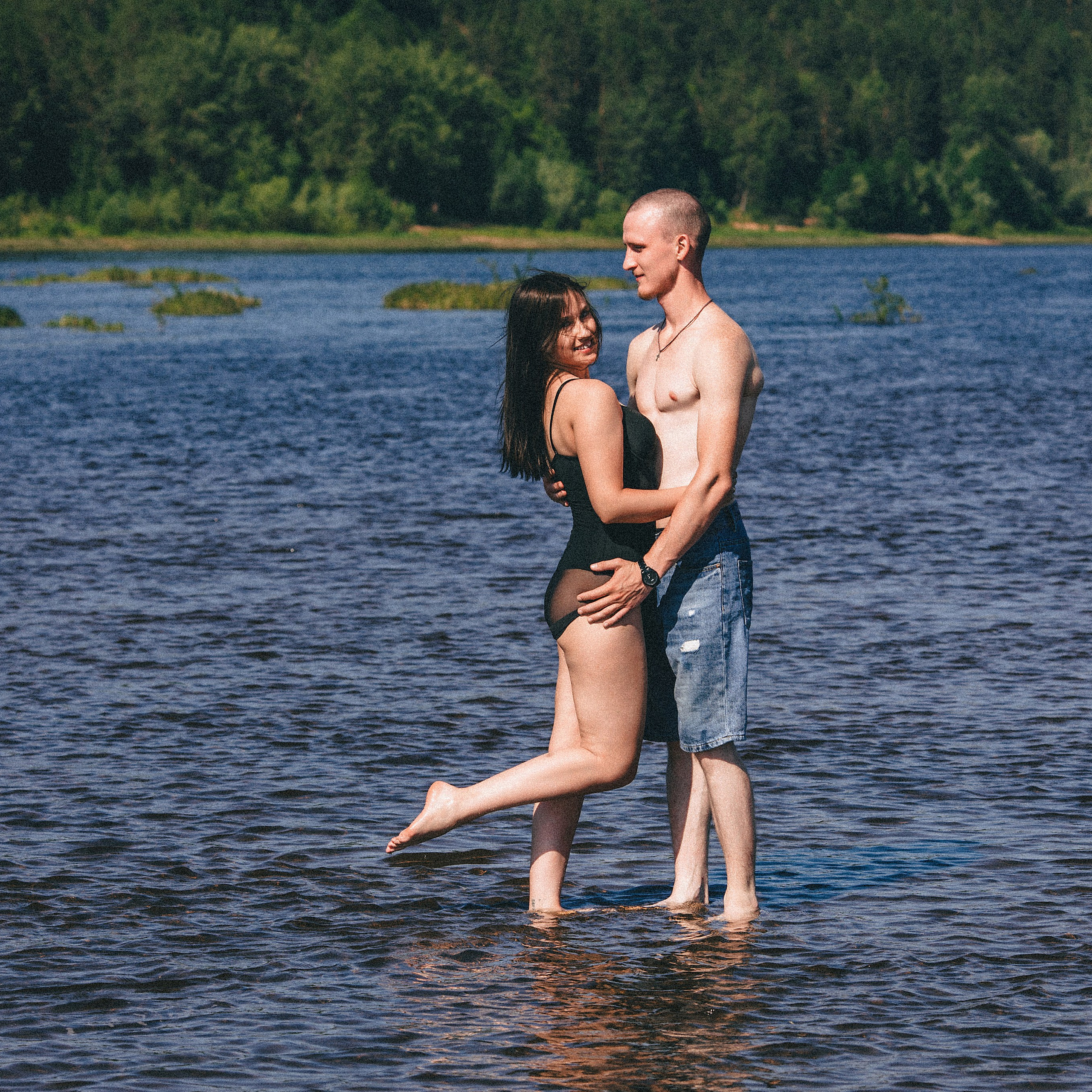 Летняя фотосессия Love Story на берегу реки Камы. Дима Никитин свадебный и семейный фотограф в Ижевске и Удмуртии с 2007 года