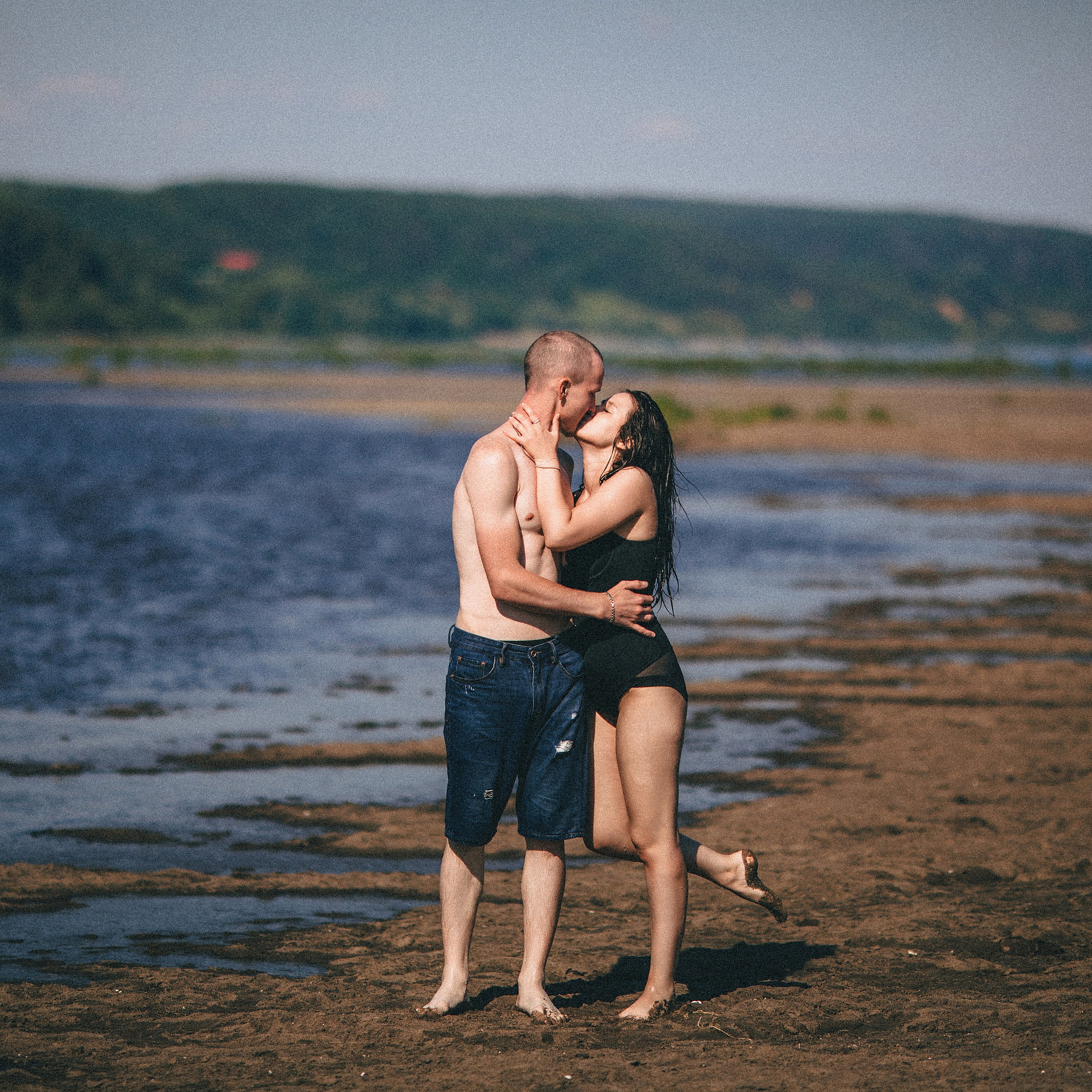 Летняя фотосессия Love Story на берегу реки Камы. Дима Никитин свадебный и семейный фотограф в Ижевске и Удмуртии с 2007 года