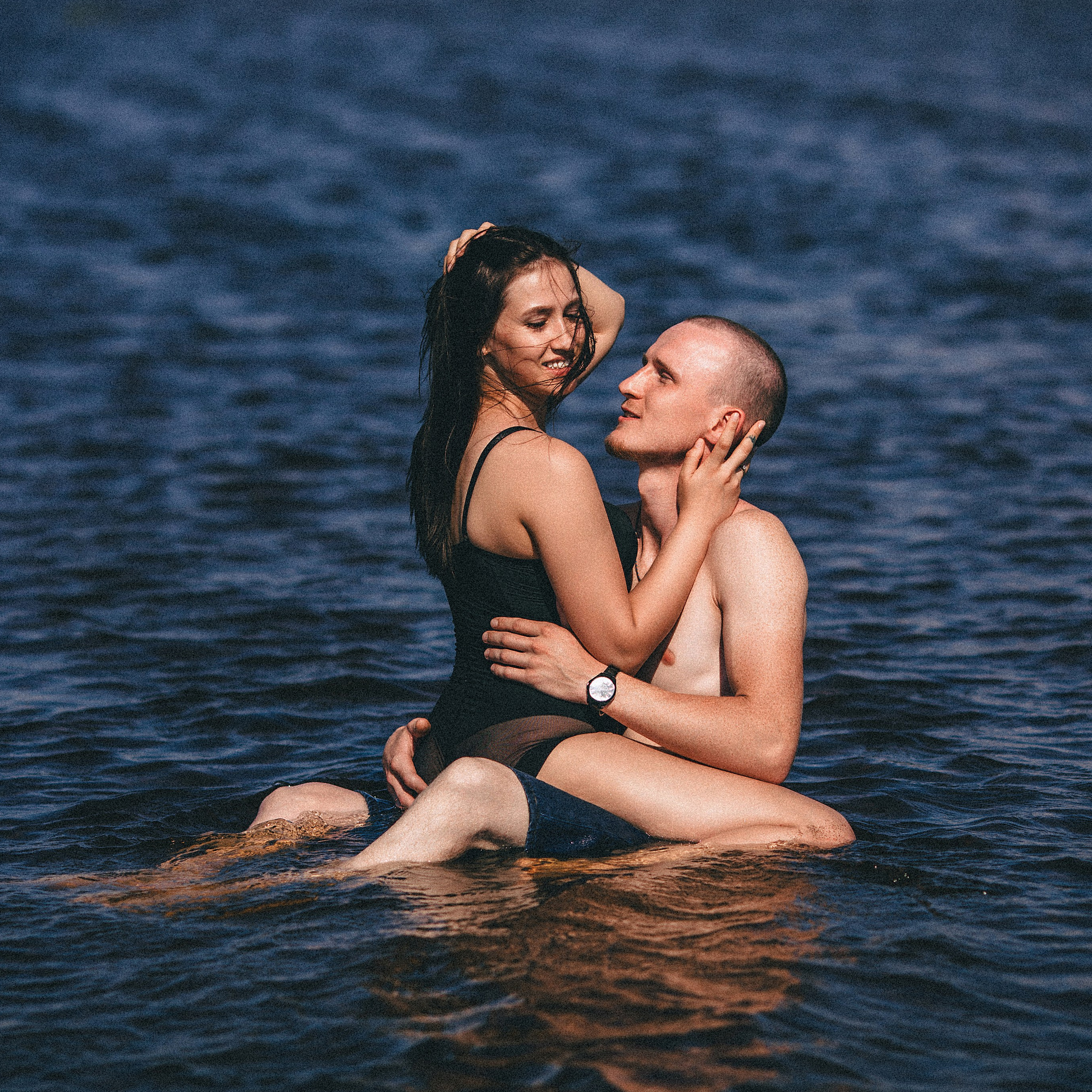 Летняя фотосессия Love Story на берегу реки Камы. Дима Никитин свадебный и семейный фотограф в Ижевске и Удмуртии с 2007 года