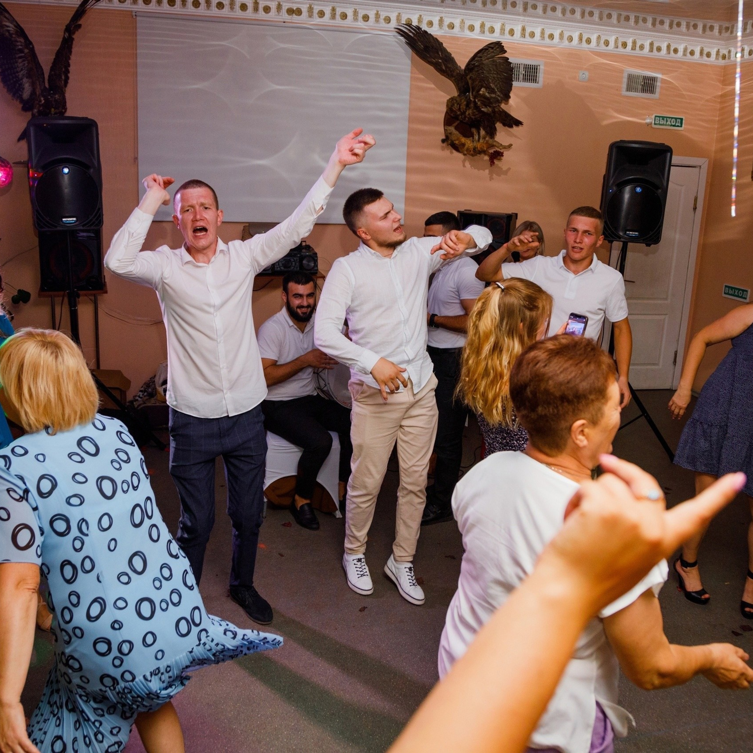 Свадебная дискотека в динамичных фотографиях. Дима Никитин свадебный и семейный фотограф в Ижевске и Удмуртии с 2007 года