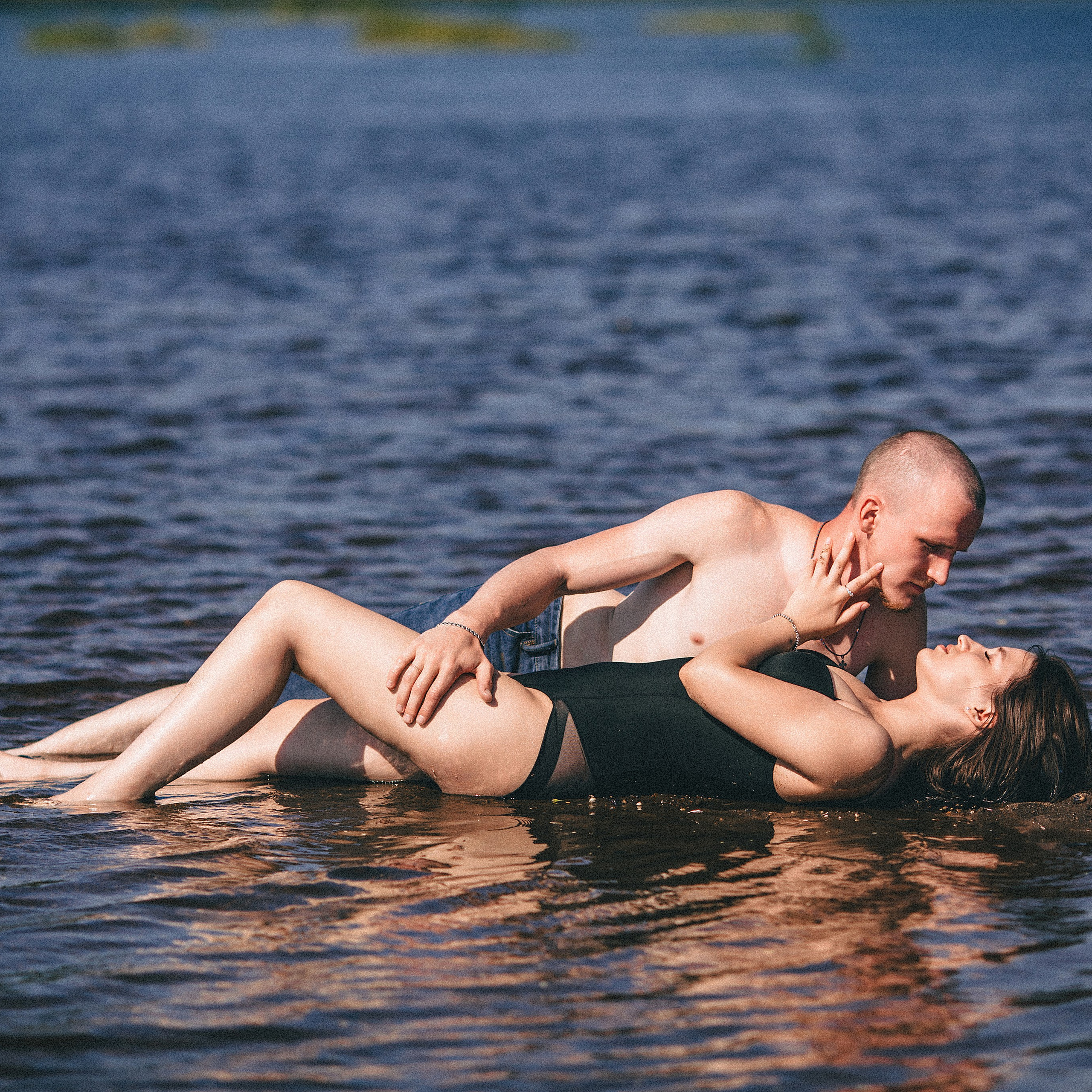 Летняя фотосессия Love Story на берегу реки Камы. Дима Никитин свадебный и семейный фотограф в Ижевске и Удмуртии с 2007 года