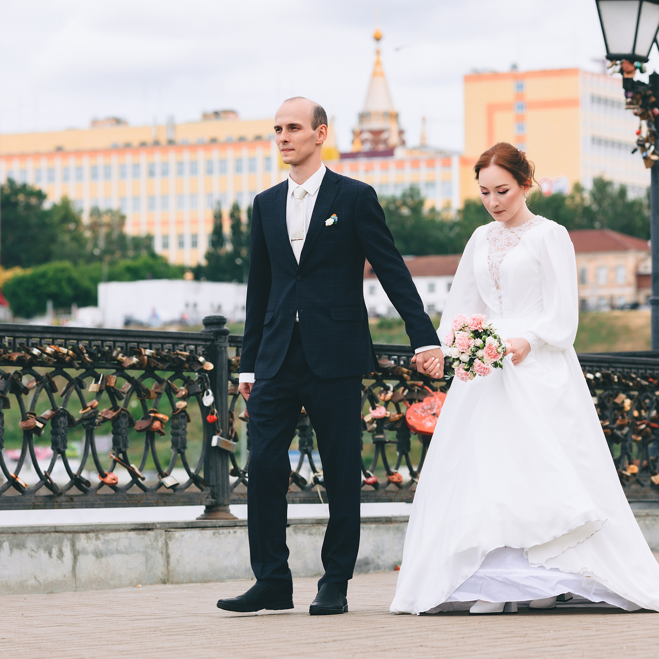 Свадебная летняя фотосессия у памятника Дерябина в Ижевске. Дима Никитин свадебный и семейный фотограф в Ижевске и Удмуртии с 2007 года