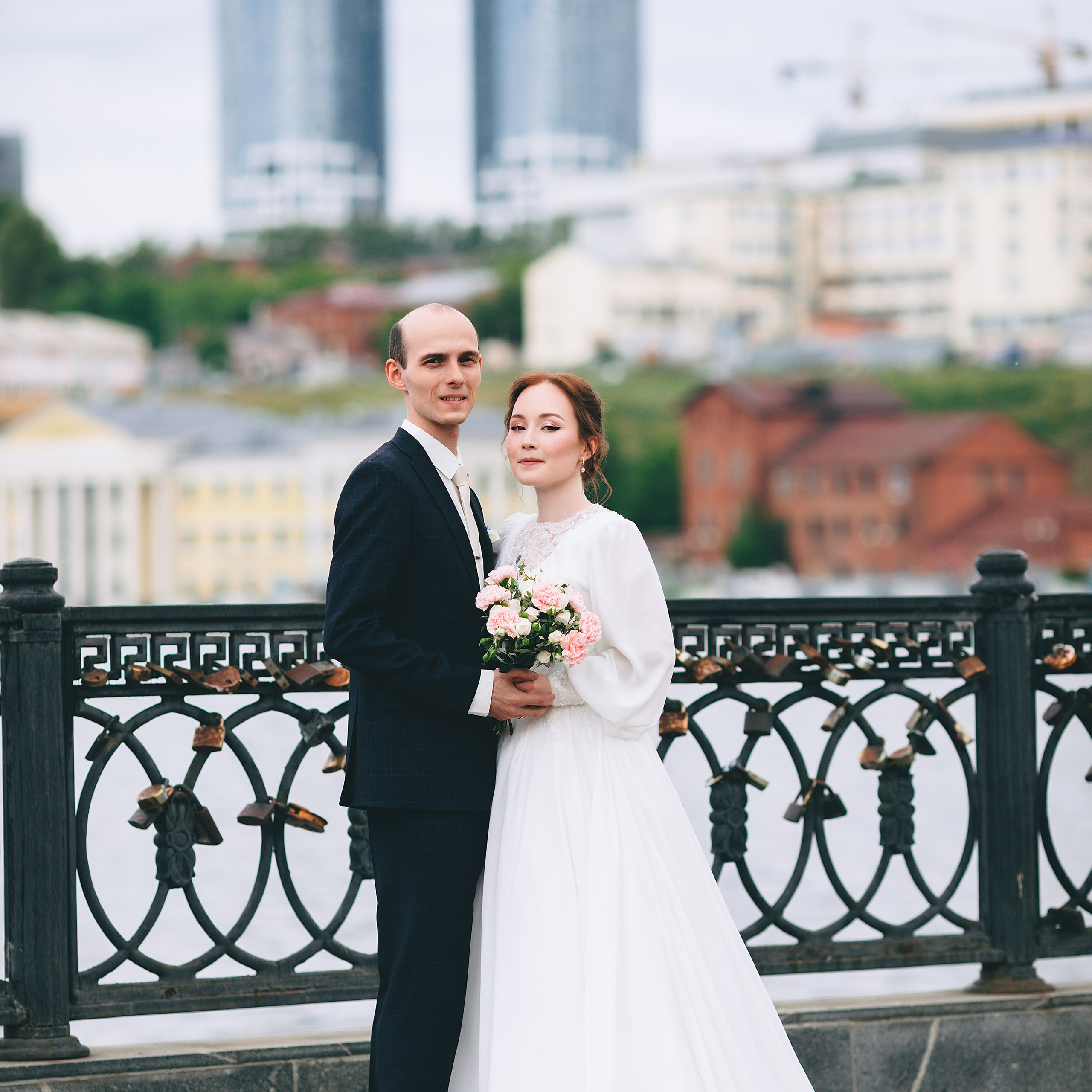 Свадебная летняя фотосессия у памятника Дерябина в Ижевске. Дима Никитин свадебный и семейный фотограф в Ижевске и Удмуртии с 2007 года