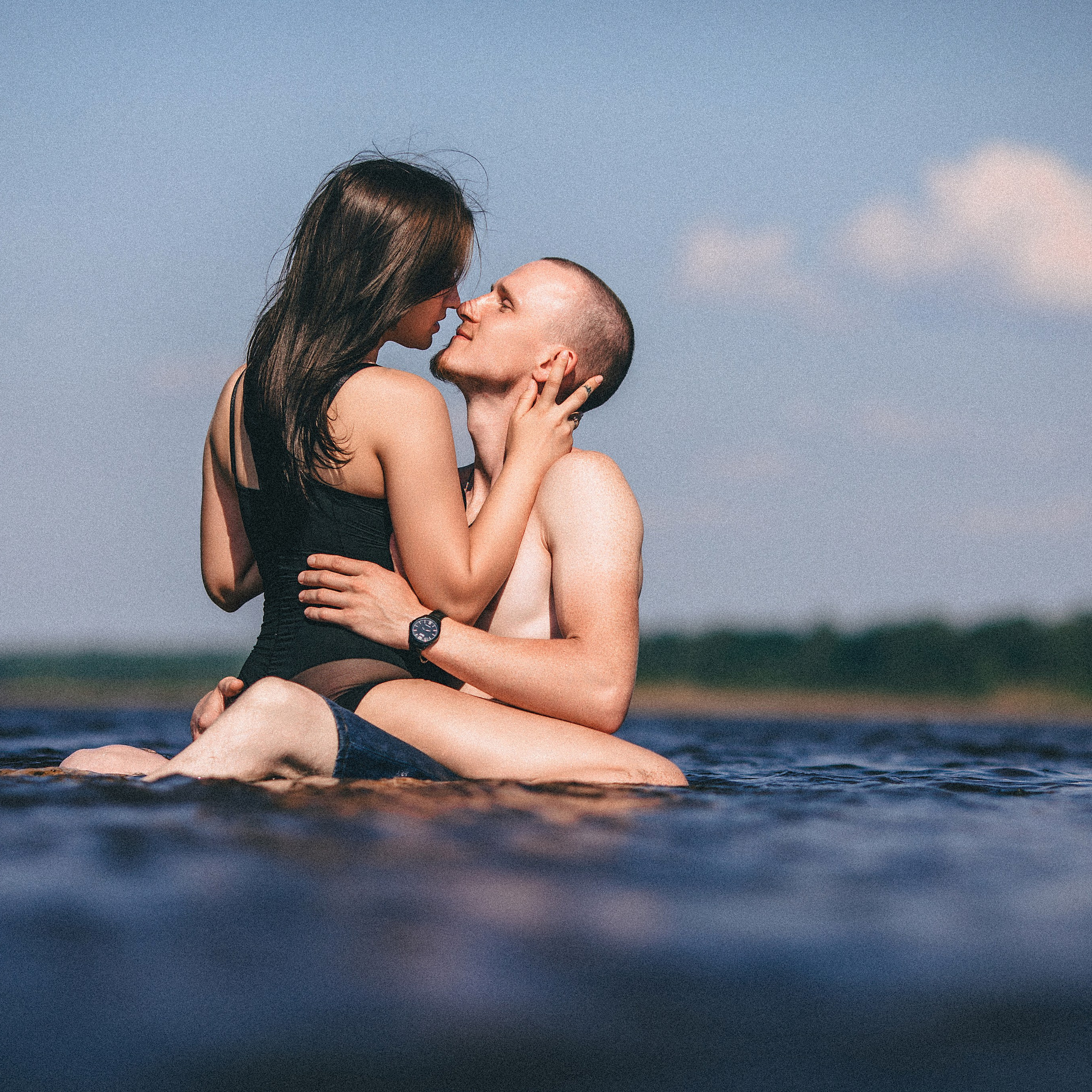 Летняя фотосессия Love Story на берегу реки Камы. Дима Никитин свадебный и семейный фотограф в Ижевске и Удмуртии с 2007 года