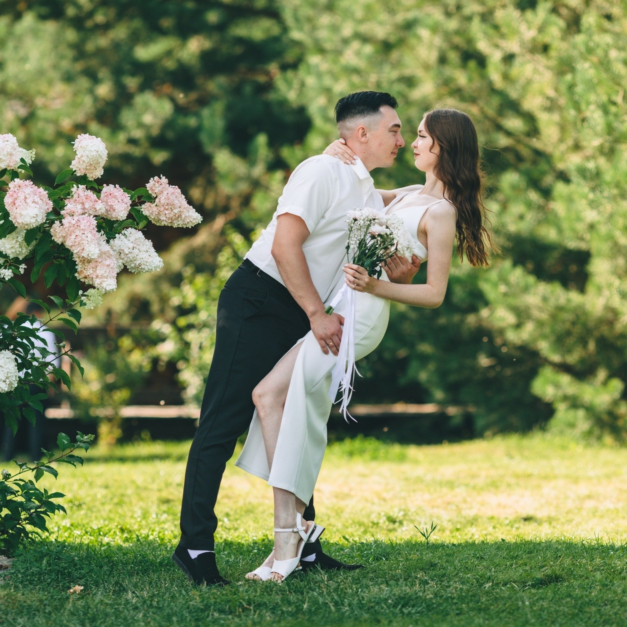 🌿✨ Свадебная фотосессия в парке Кирова, Ижевск — это про нежность, природу и магию момента!