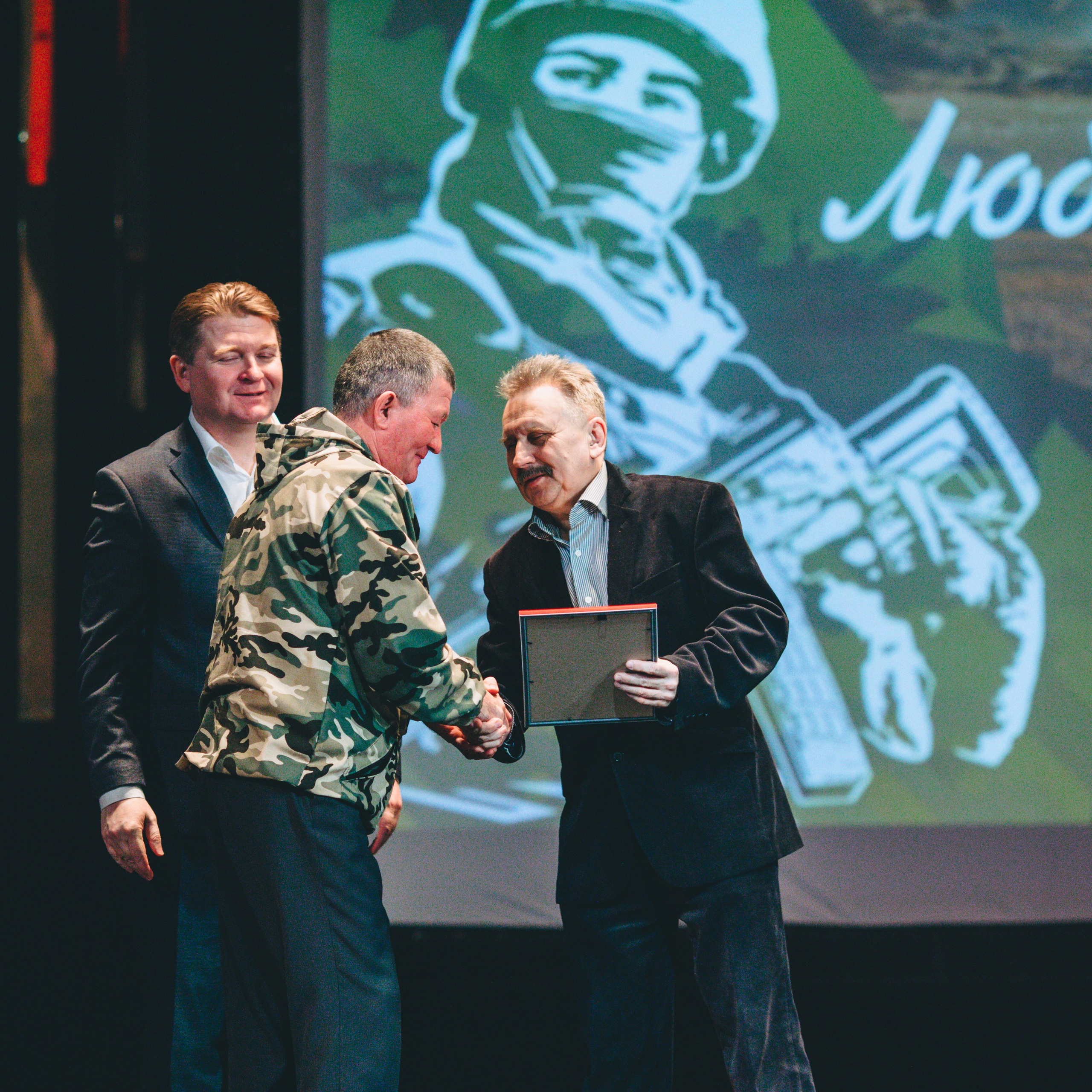 Фотосессия концерта посвященное Дню защитника Отечества. Дима Никитин свадебный и семейный фотограф в Ижевске и Удмуртии с 2007 года