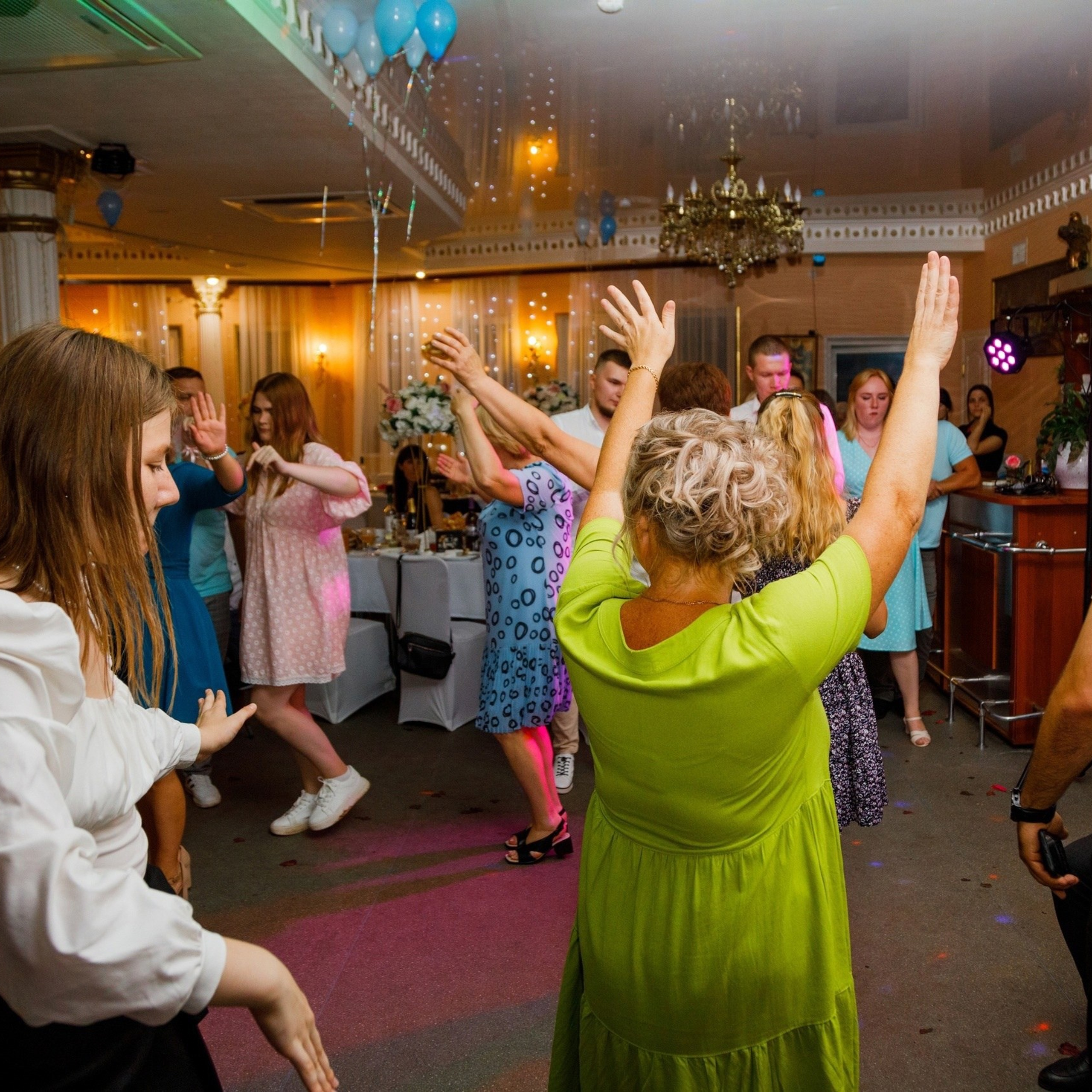 Свадебная дискотека в динамичных фотографиях. Дима Никитин свадебный и семейный фотограф в Ижевске и Удмуртии с 2007 года