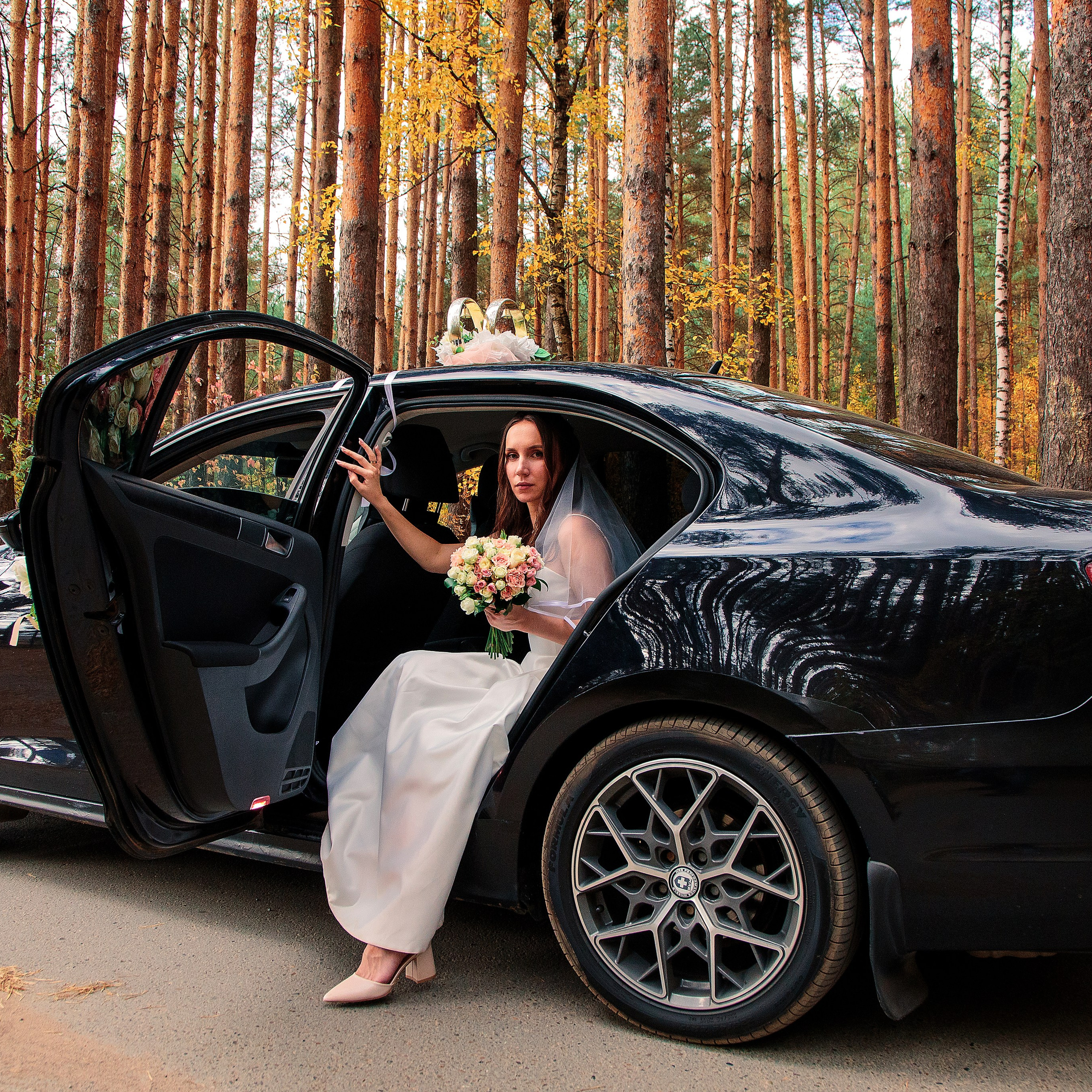 Свадебная фотосессия в красивом осеннем лесу. Дима Никитин свадебный и семейный фотограф в Ижевске и Удмуртии с 2007 года