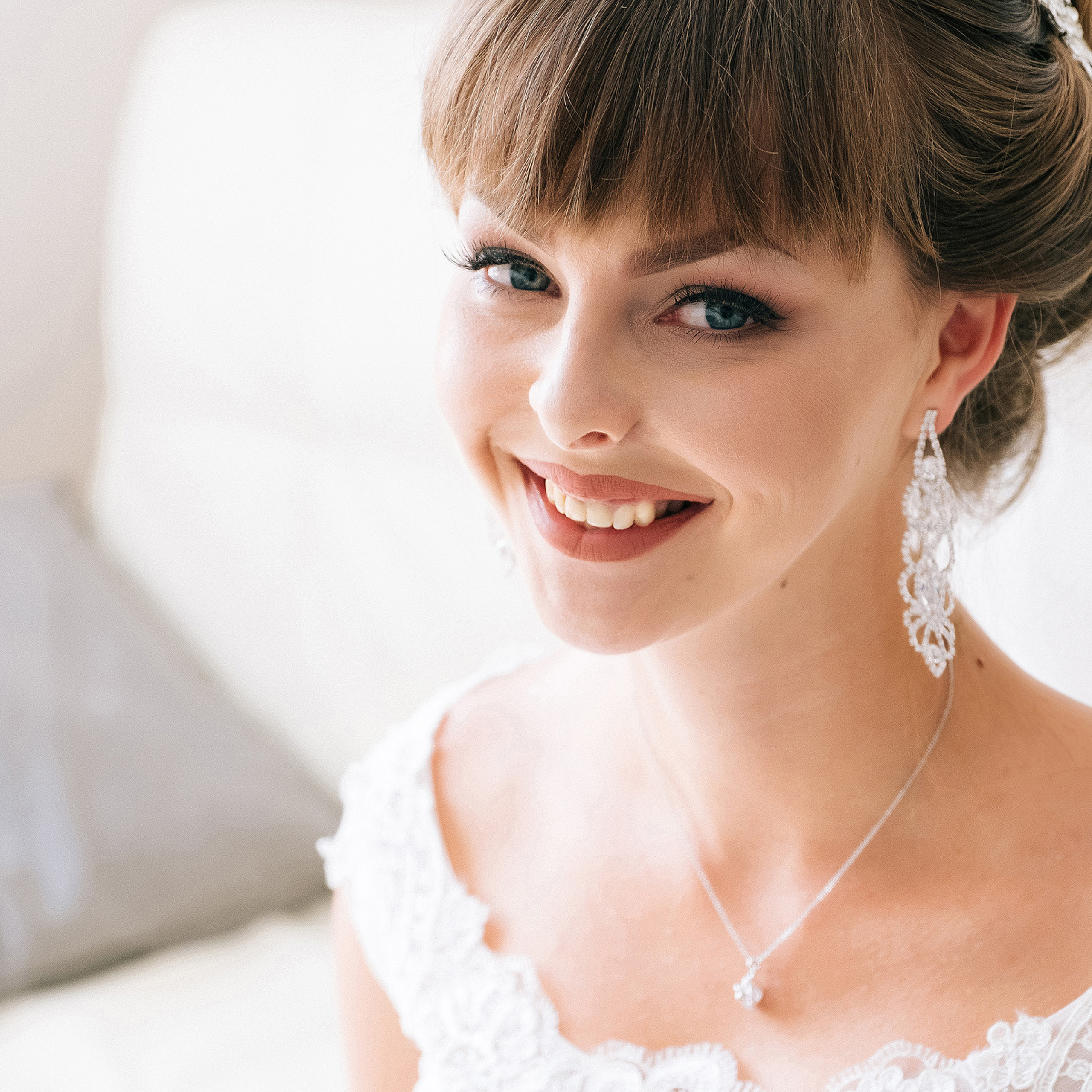 Классический эмоциональный портрет невесты.