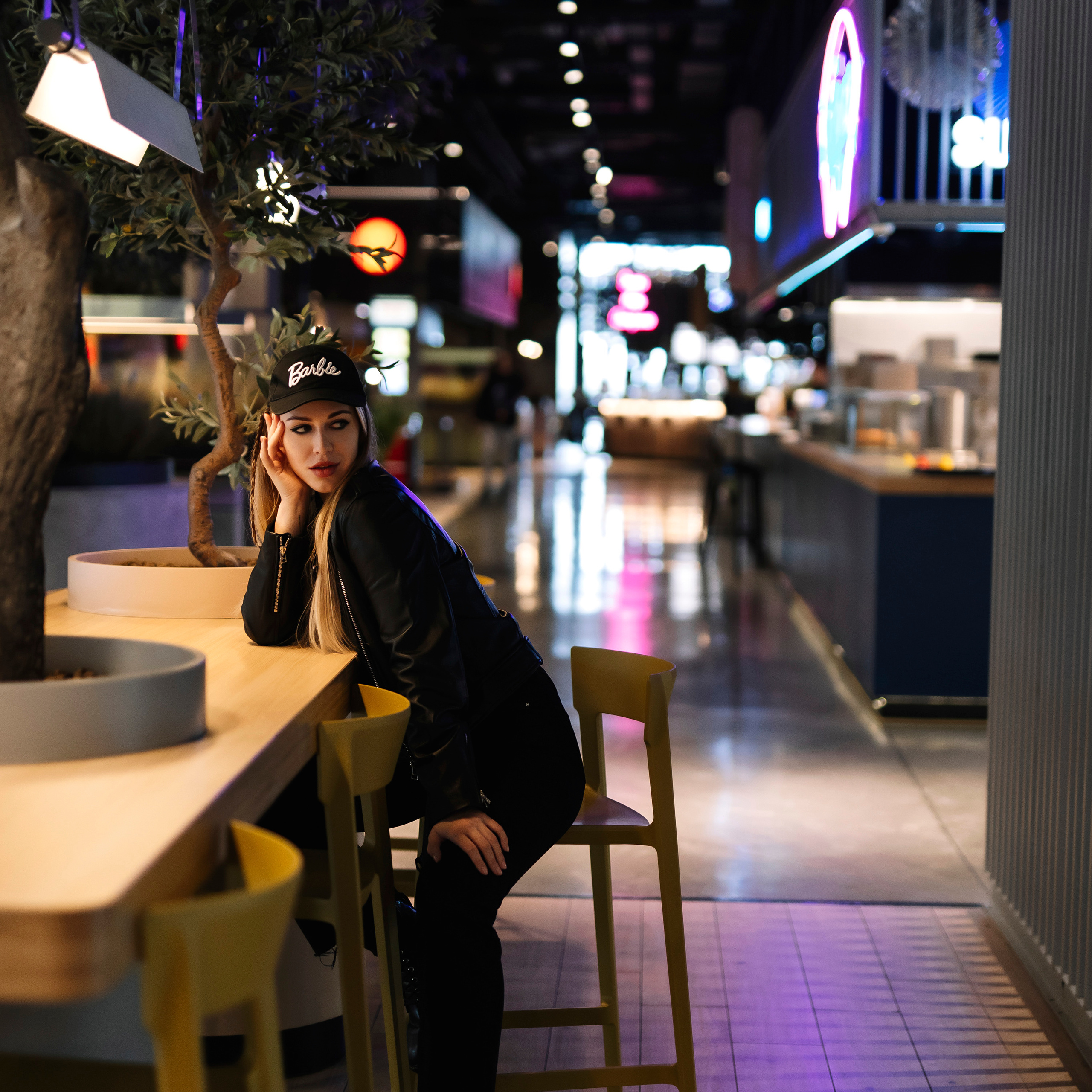 Алиса в ТЦ Европолис