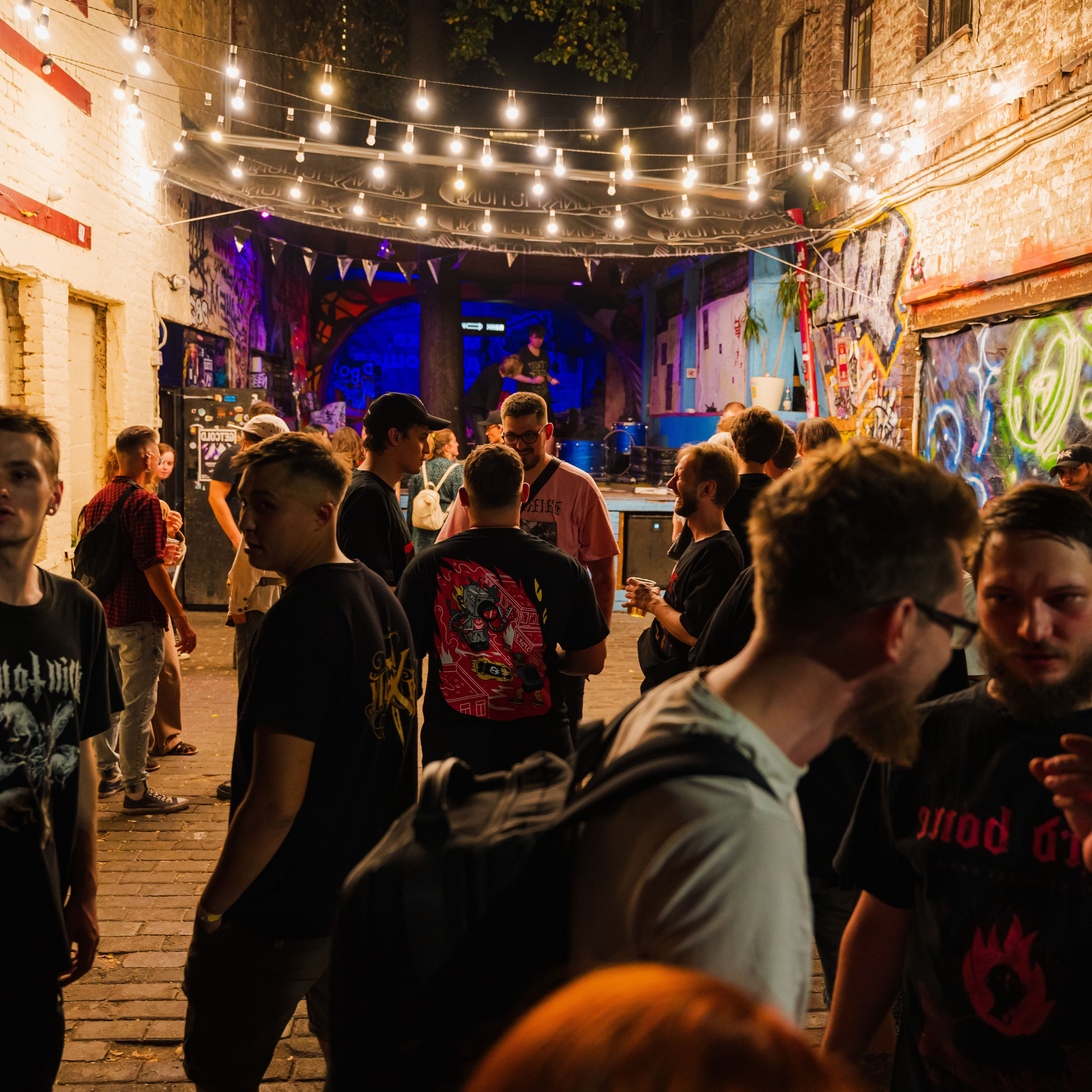 Стрит-фотография. Ночная Москва, ул. Ольховская. Репортажный фотограф в Москве Измалков Артем