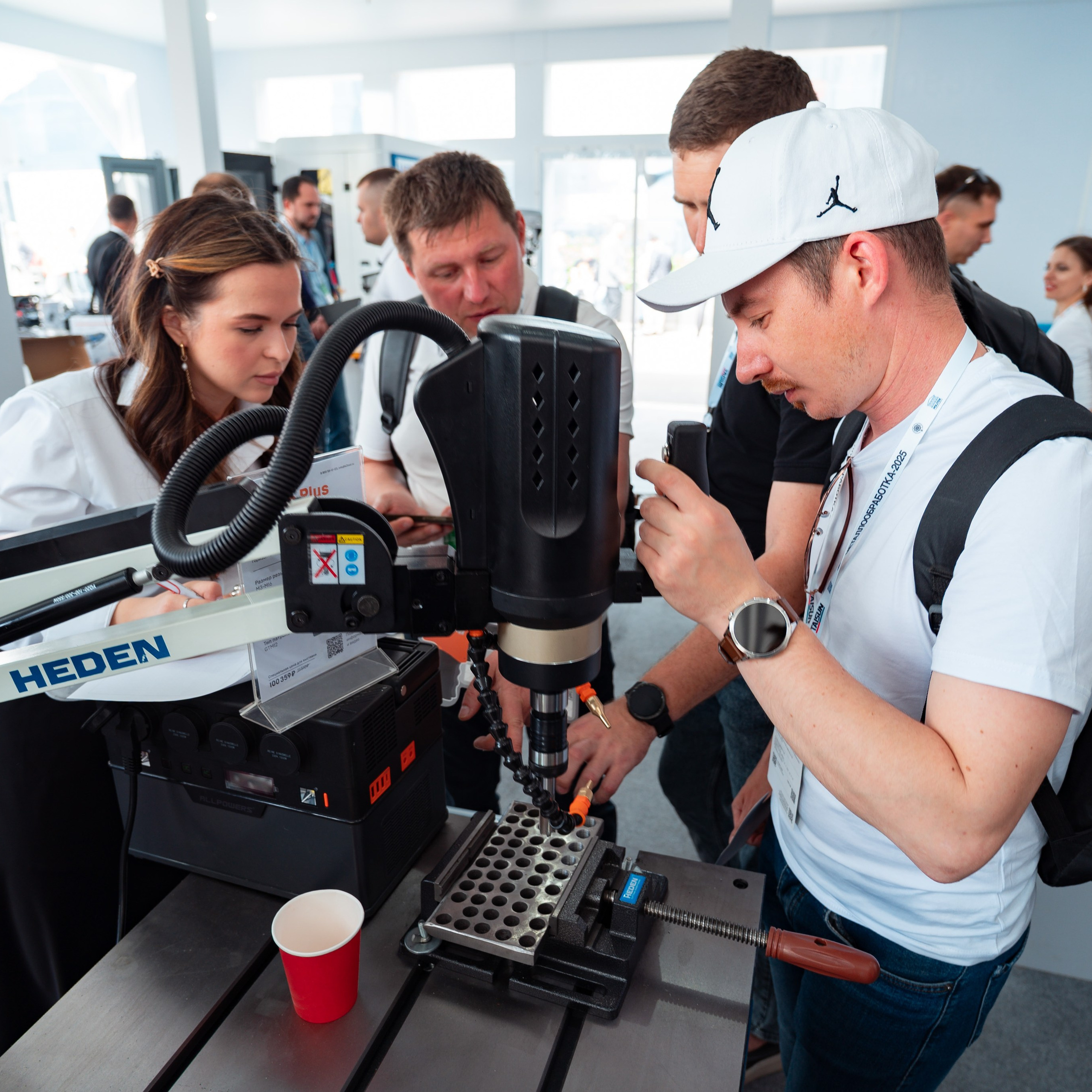 Фотограф на выставку. Репортажный фотограф в Москве Измалков Артем