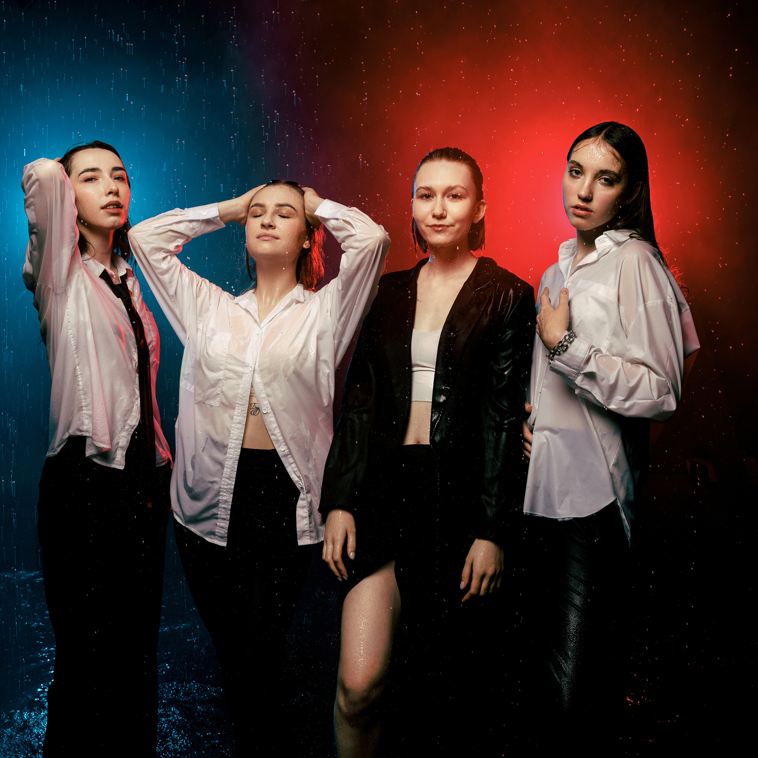 В зале с дождем и дымом