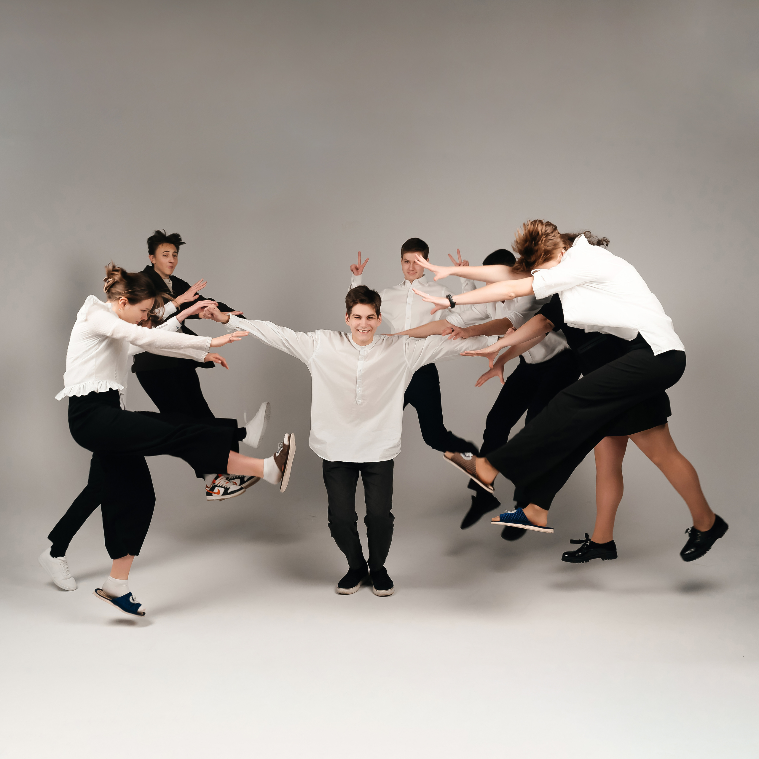 Выпускной альбом для 11 класса (фотосессия в студии)