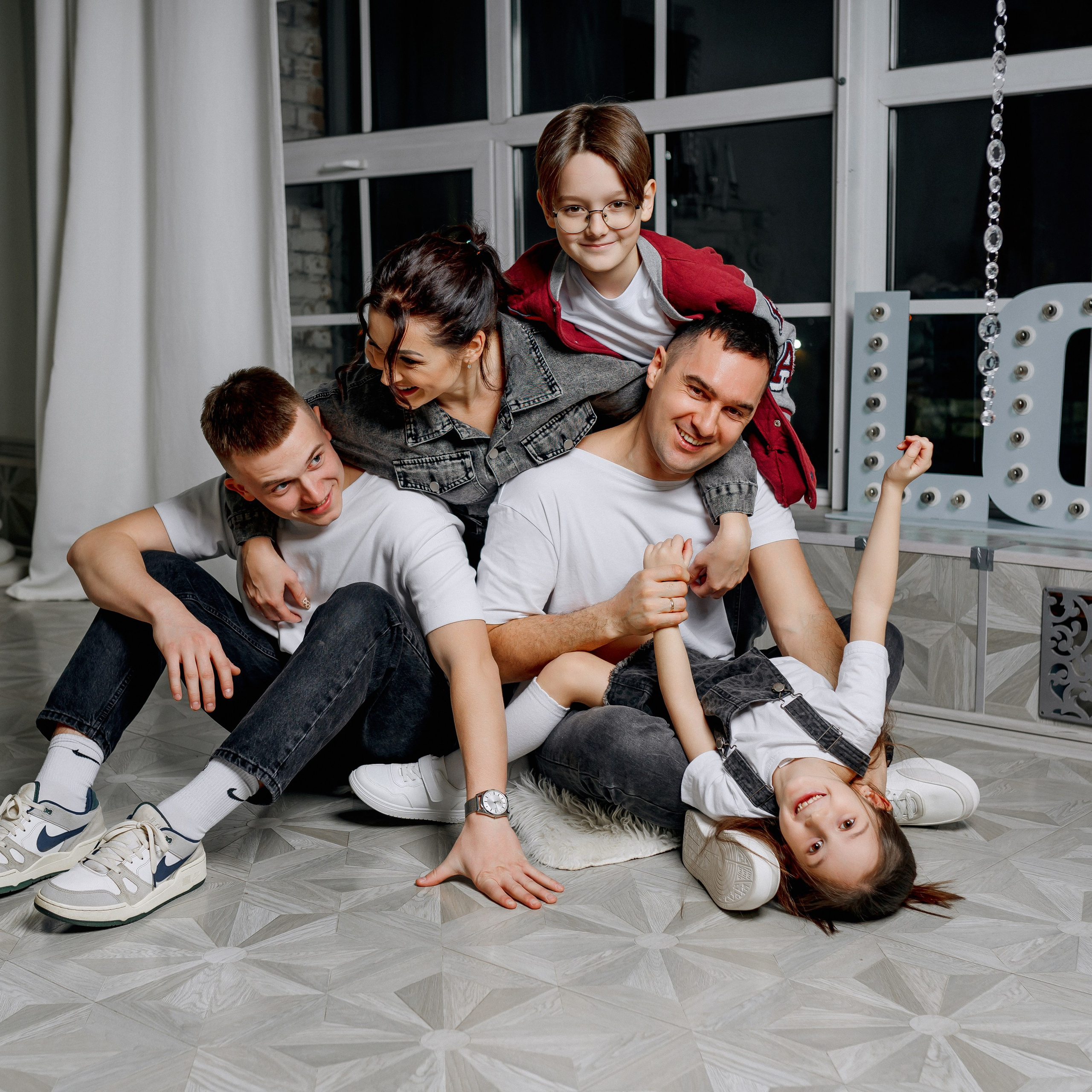 Анна, Дмитрий, Александр, Владислав и Арина.