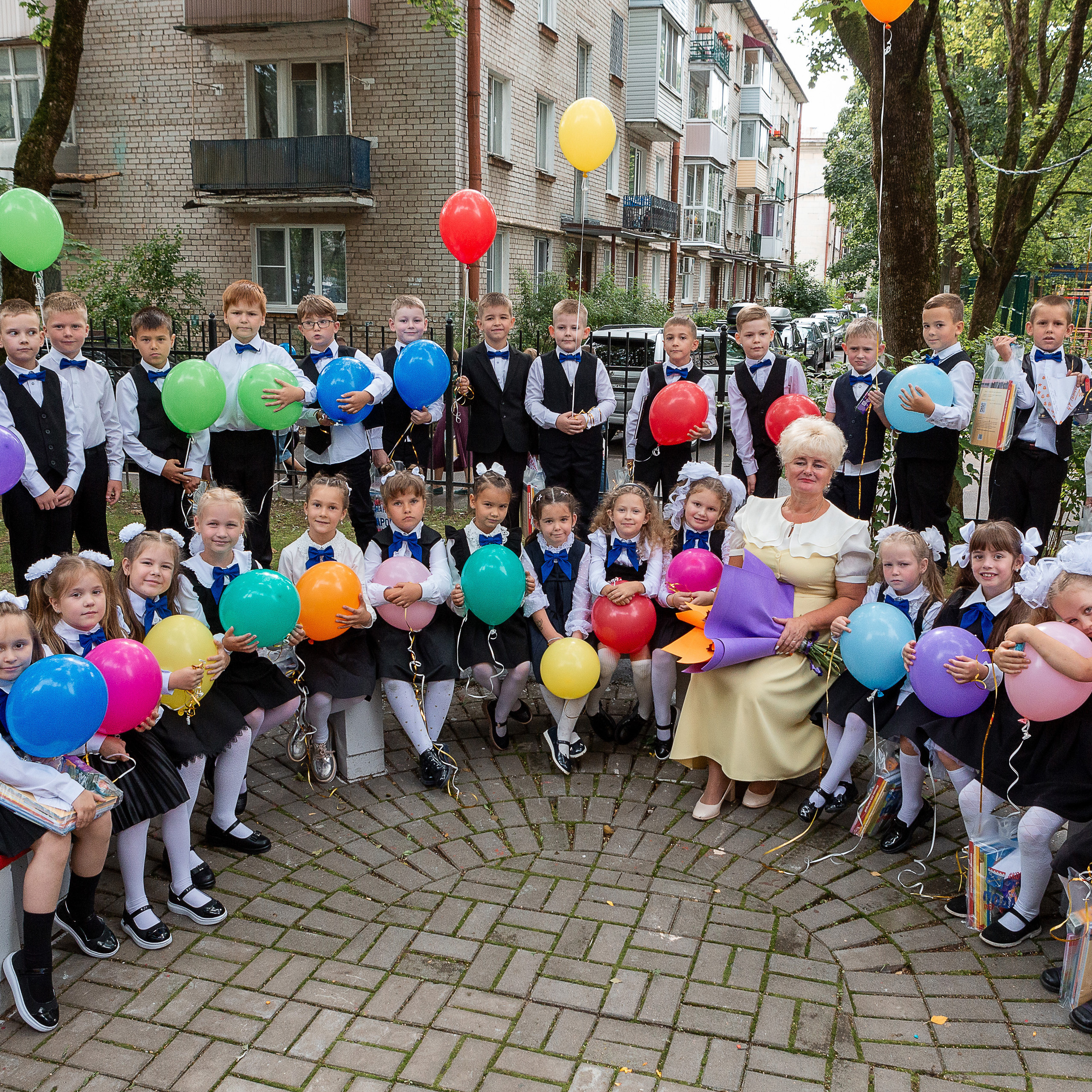 Фотограф Сергей Герасимов отзывы. Выпускные альбомы. Школьный и детский фотограф в Гатчине