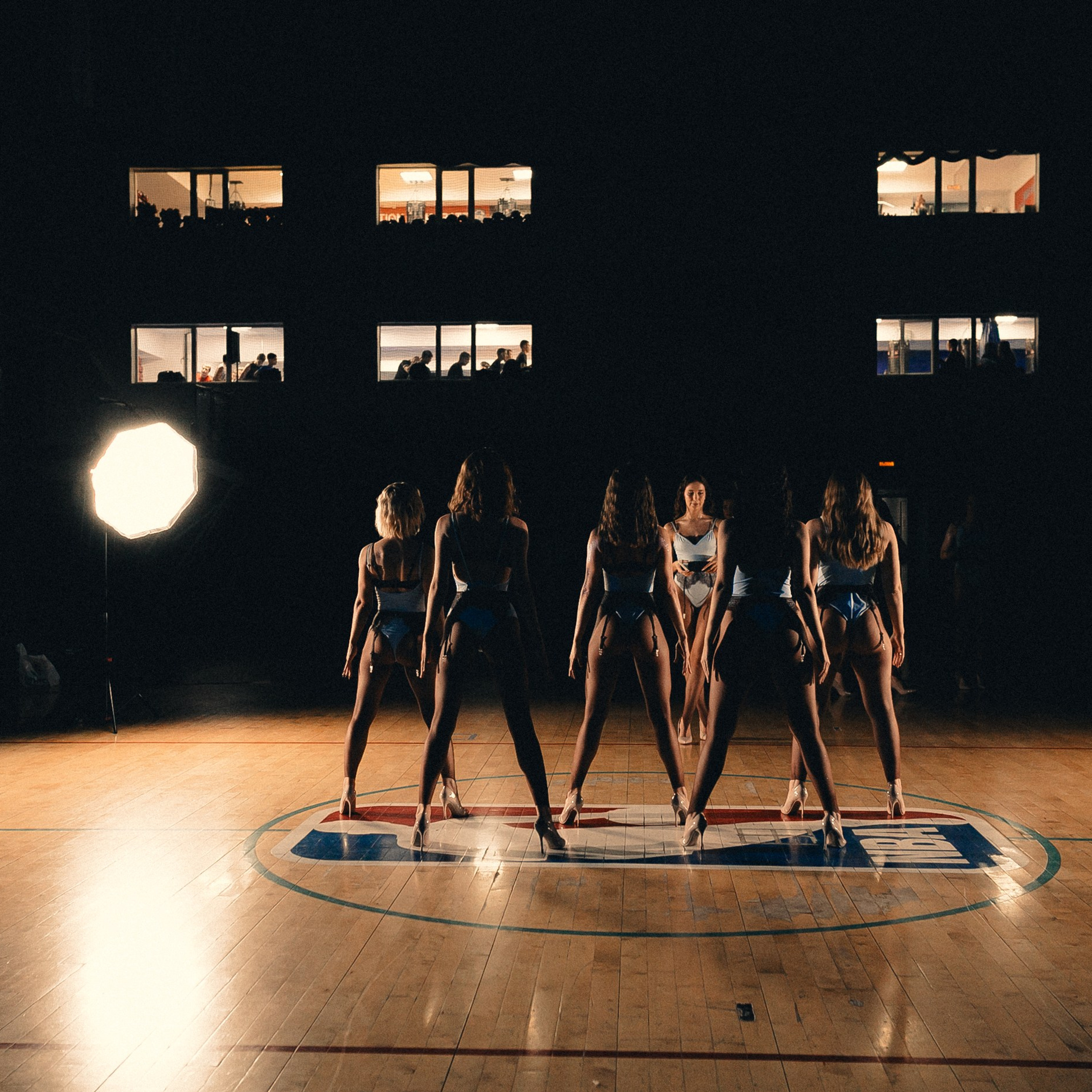 Backstage BLUE BODYSUITS. Фотограф Дарья Феоктистова