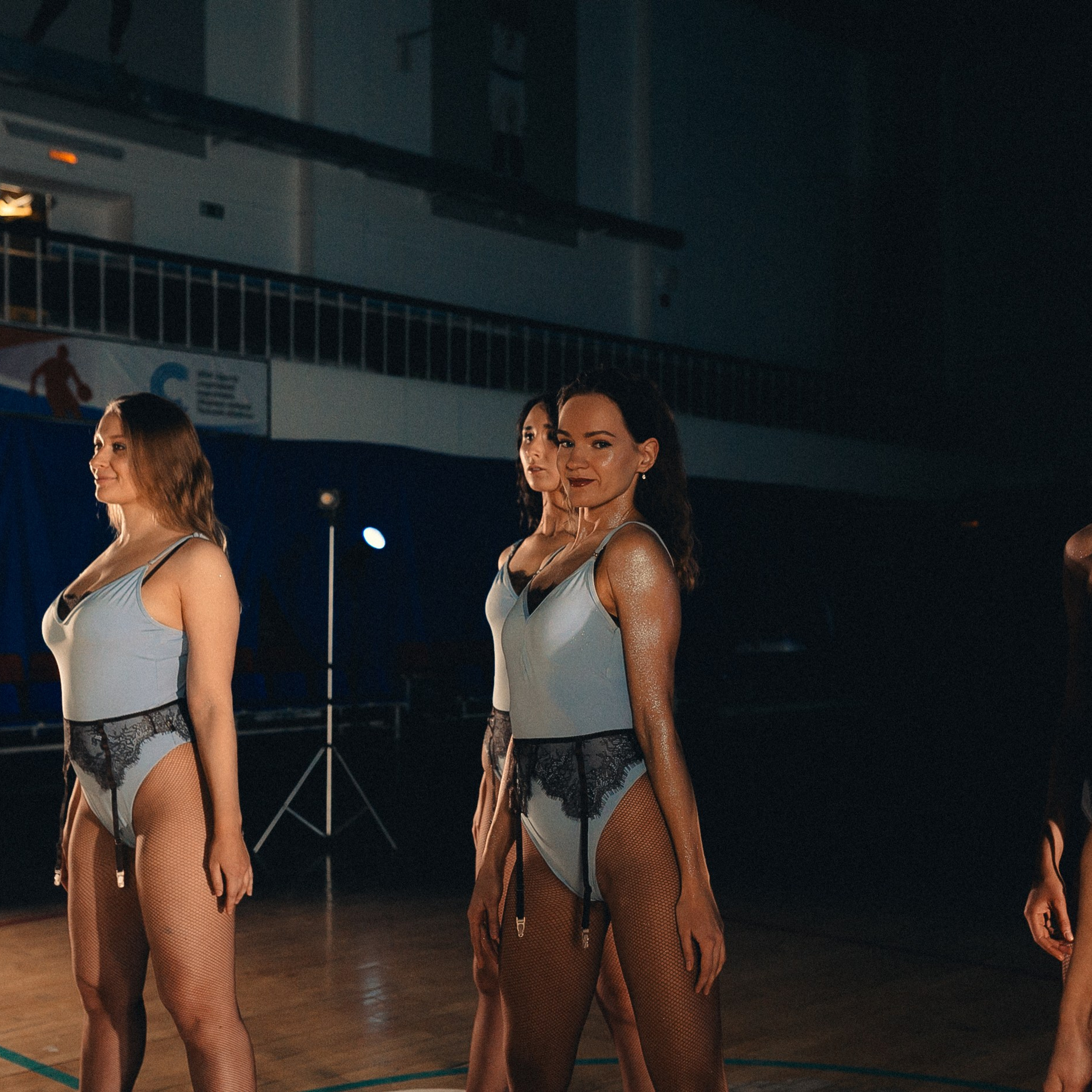 Backstage BLUE BODYSUITS. Фотограф Дарья Феоктистова