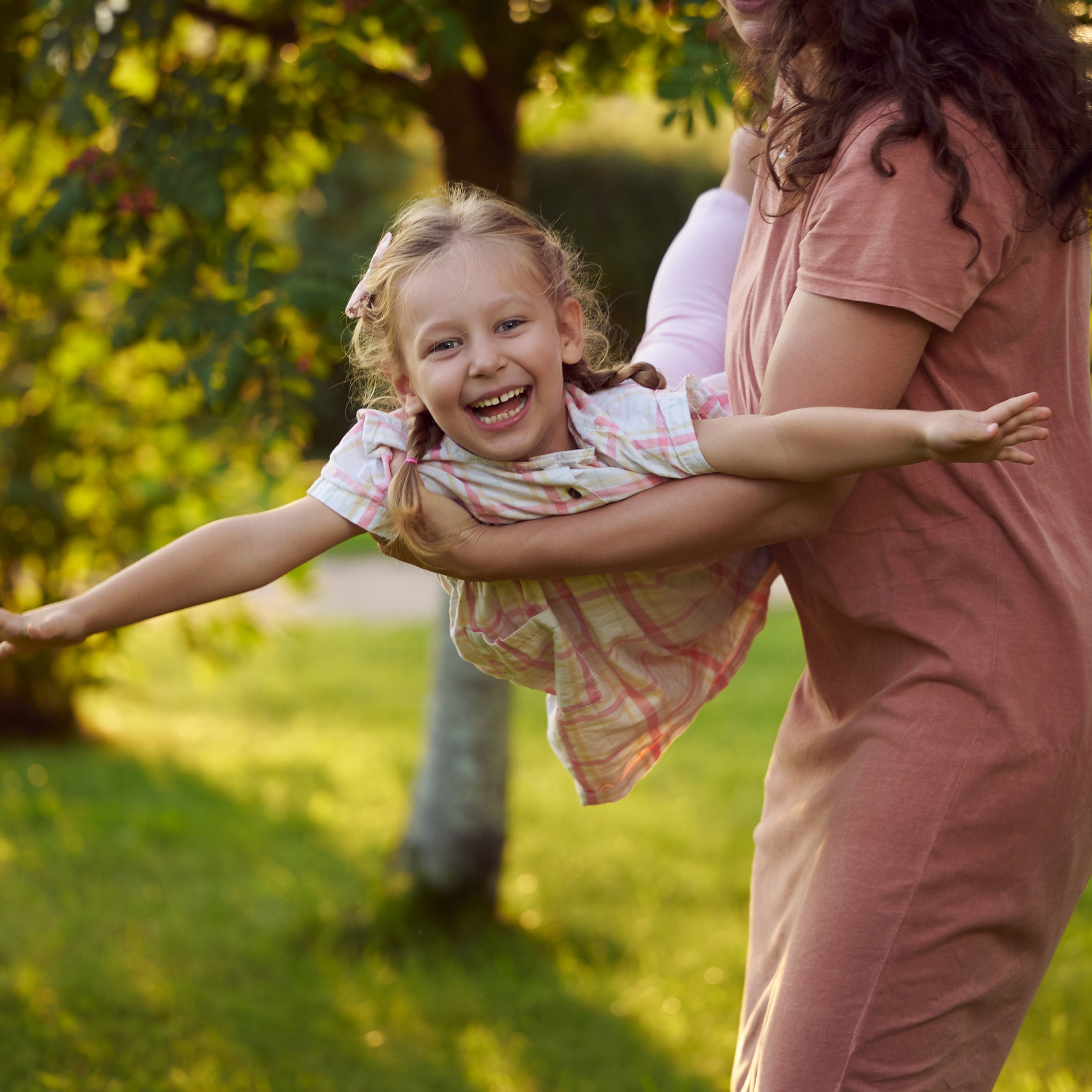 Семейная фотосессия в парке летом