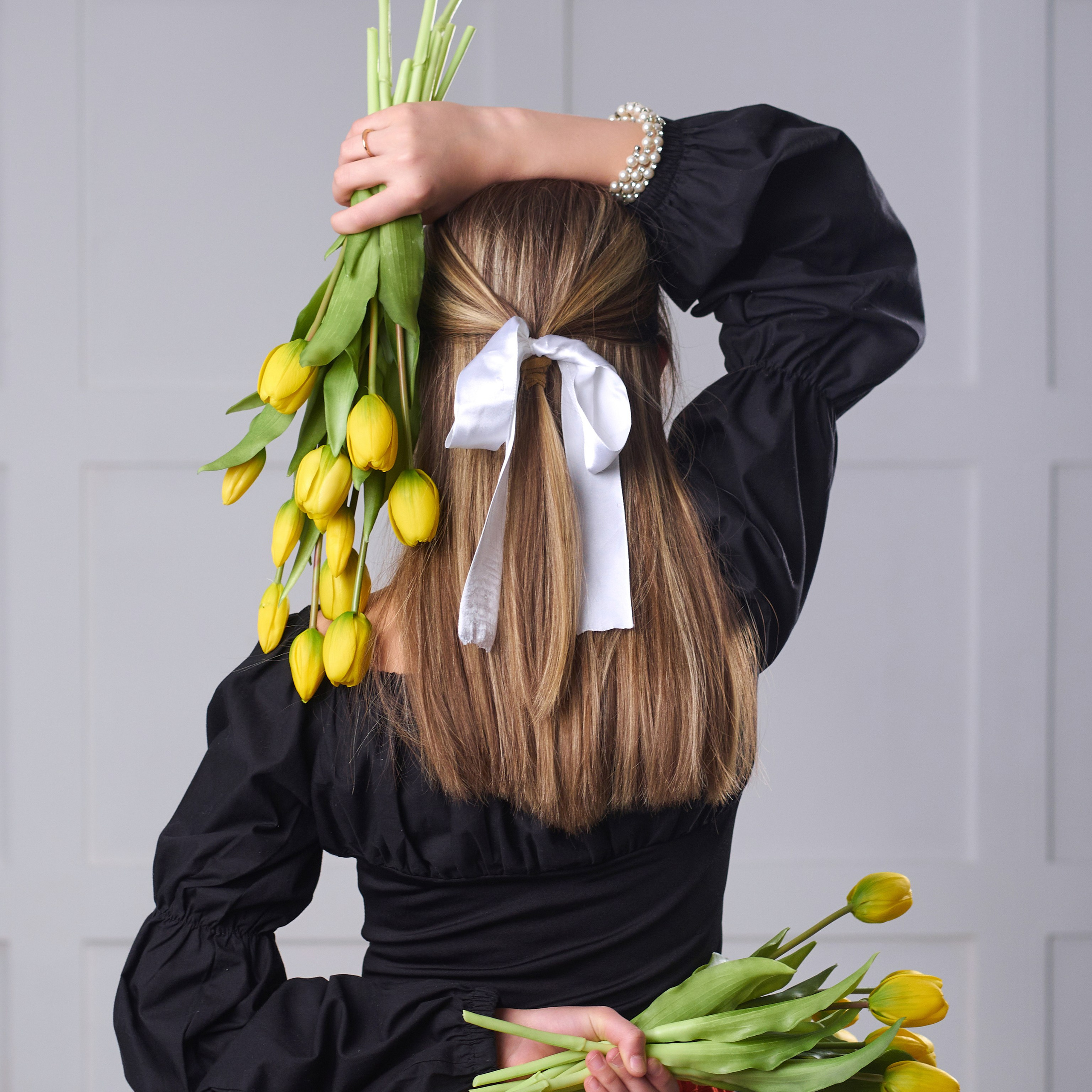 Фотосессия с желтыми тюльпанами