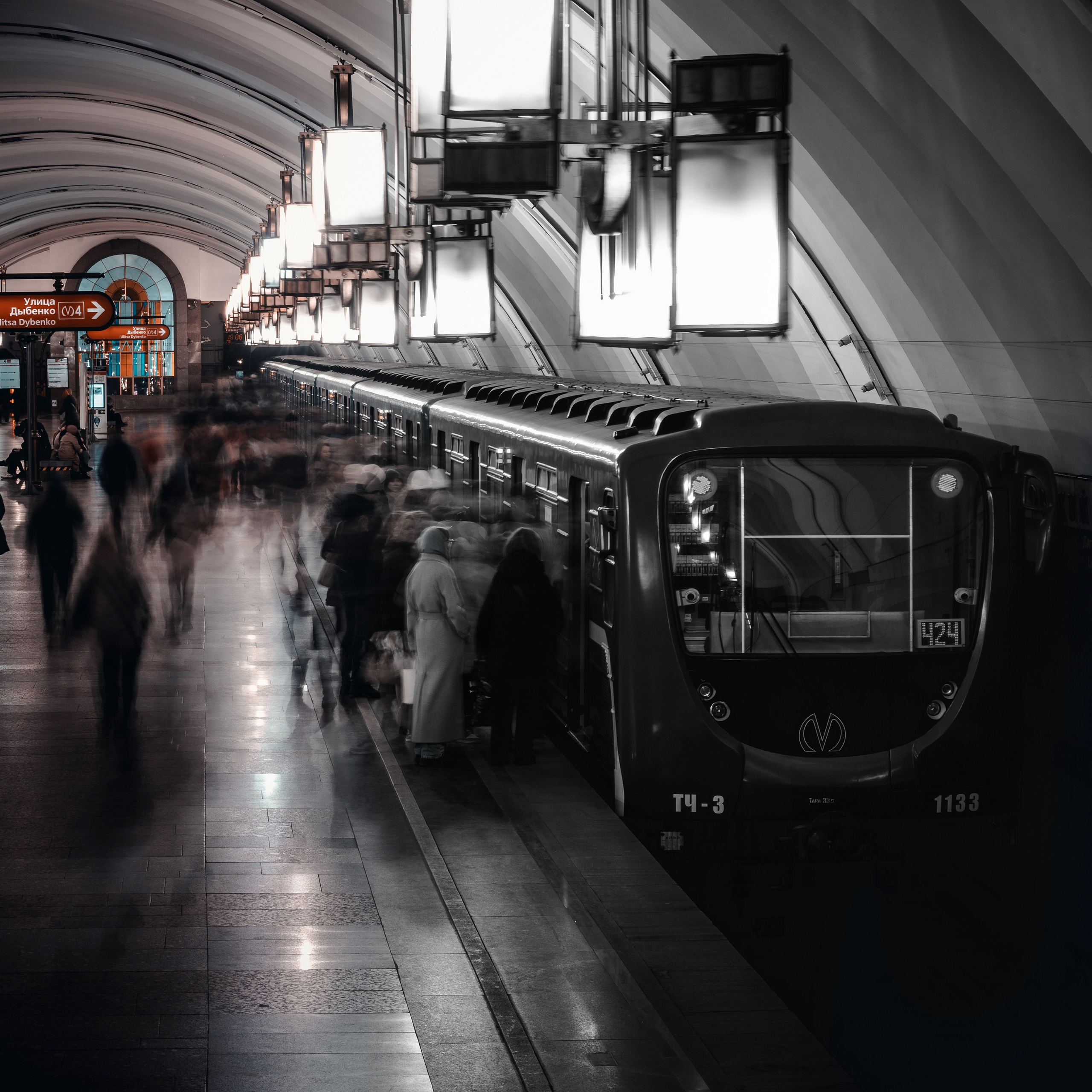 Стрит-фотография: гайд для начинающих с примерами и техниками 2026. Репортажный фотограф Санкт-Петербург | Евгений Мальцев