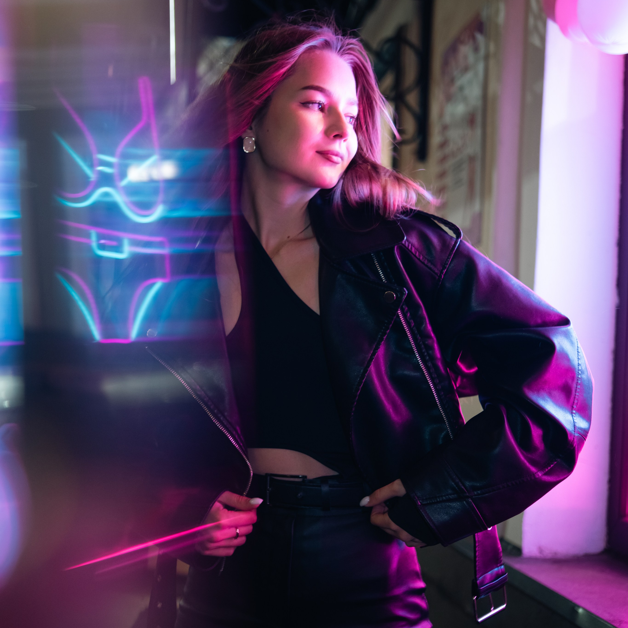 Наиля / Призмаграфичный сине-розовый неон