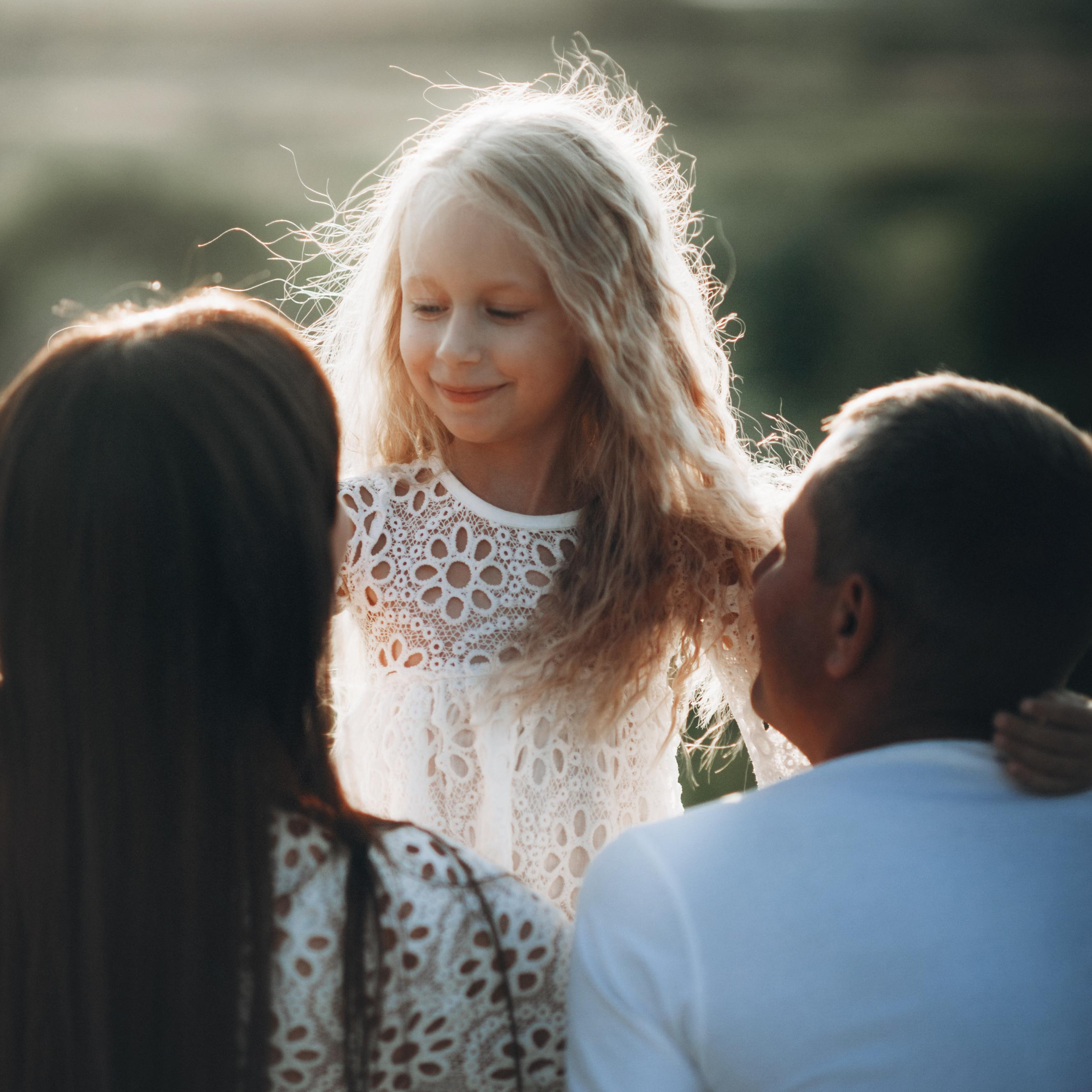 Дима Настя Вика.